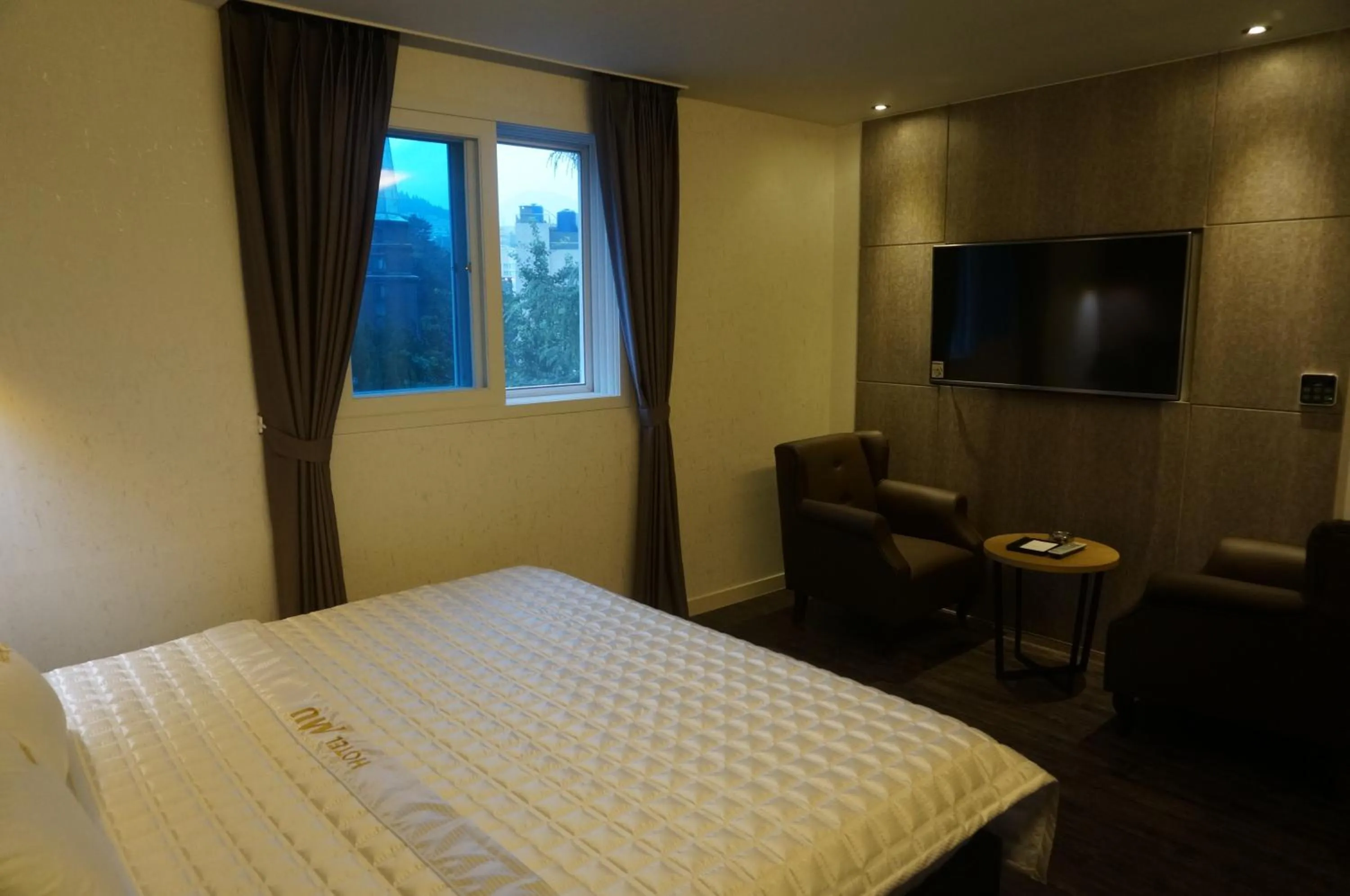 Bedroom, Bed in MU Hotel