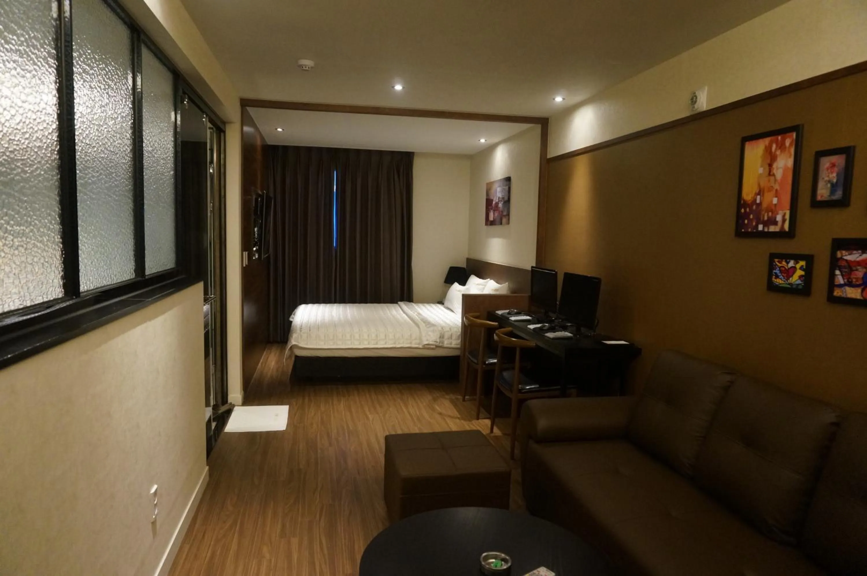 Bedroom, Bed in MU Hotel