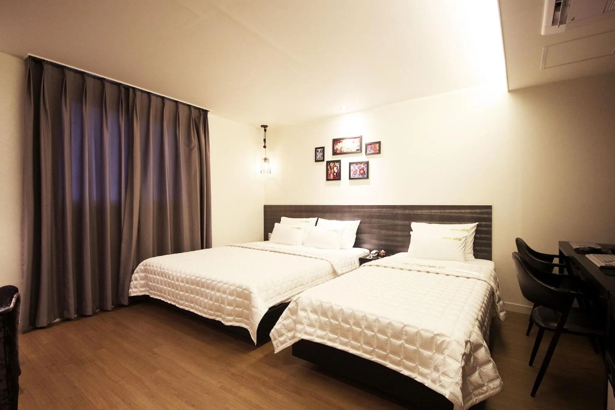 Bedroom, Bed in MU Hotel