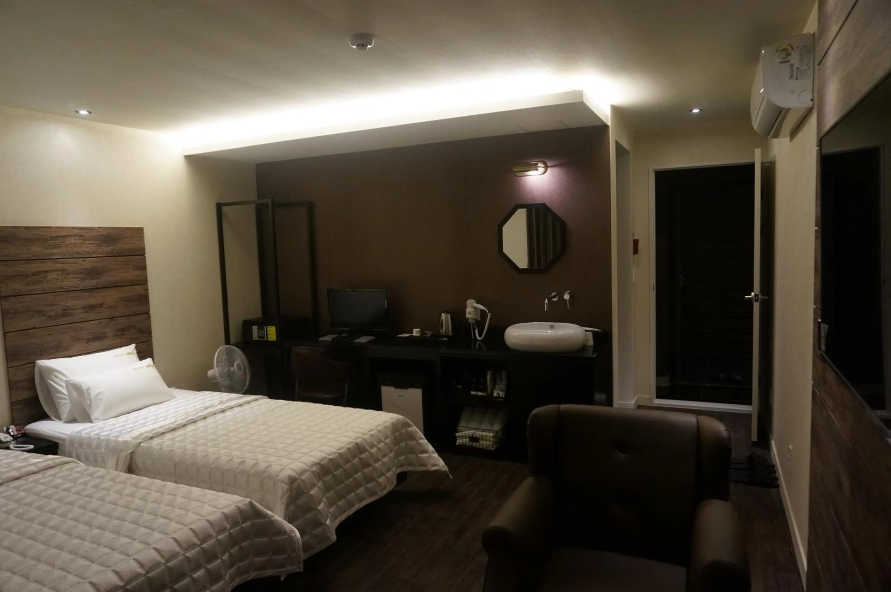 Bedroom, Bed in MU Hotel