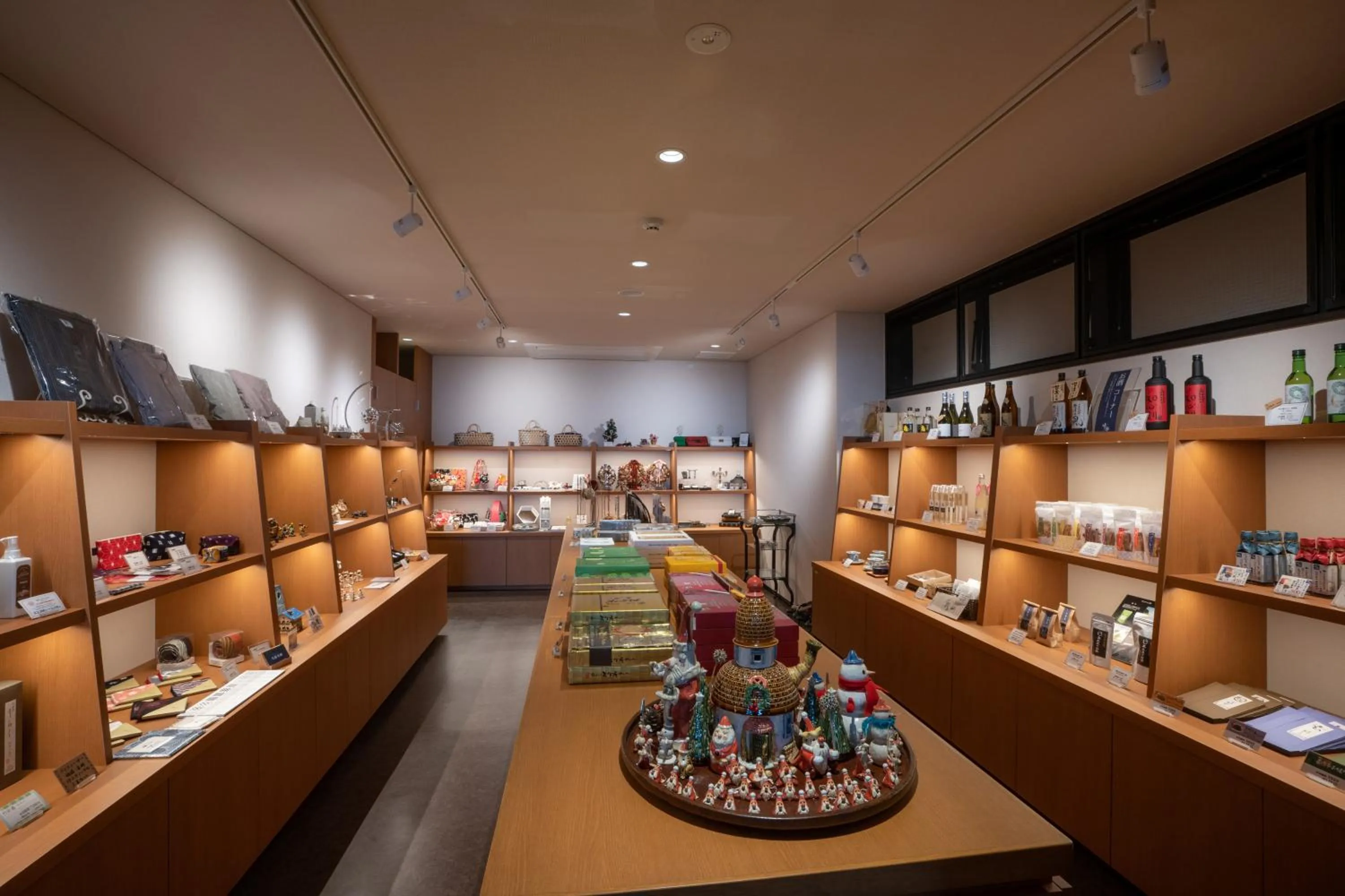 On-site shops in AMANE resort GAHAMA