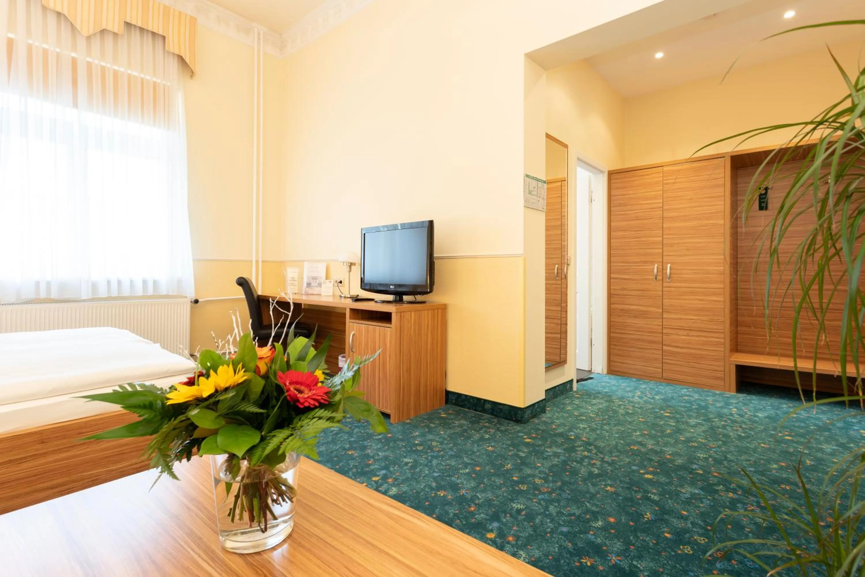 Photo of the whole room, Bed in Palais am Kleistpark