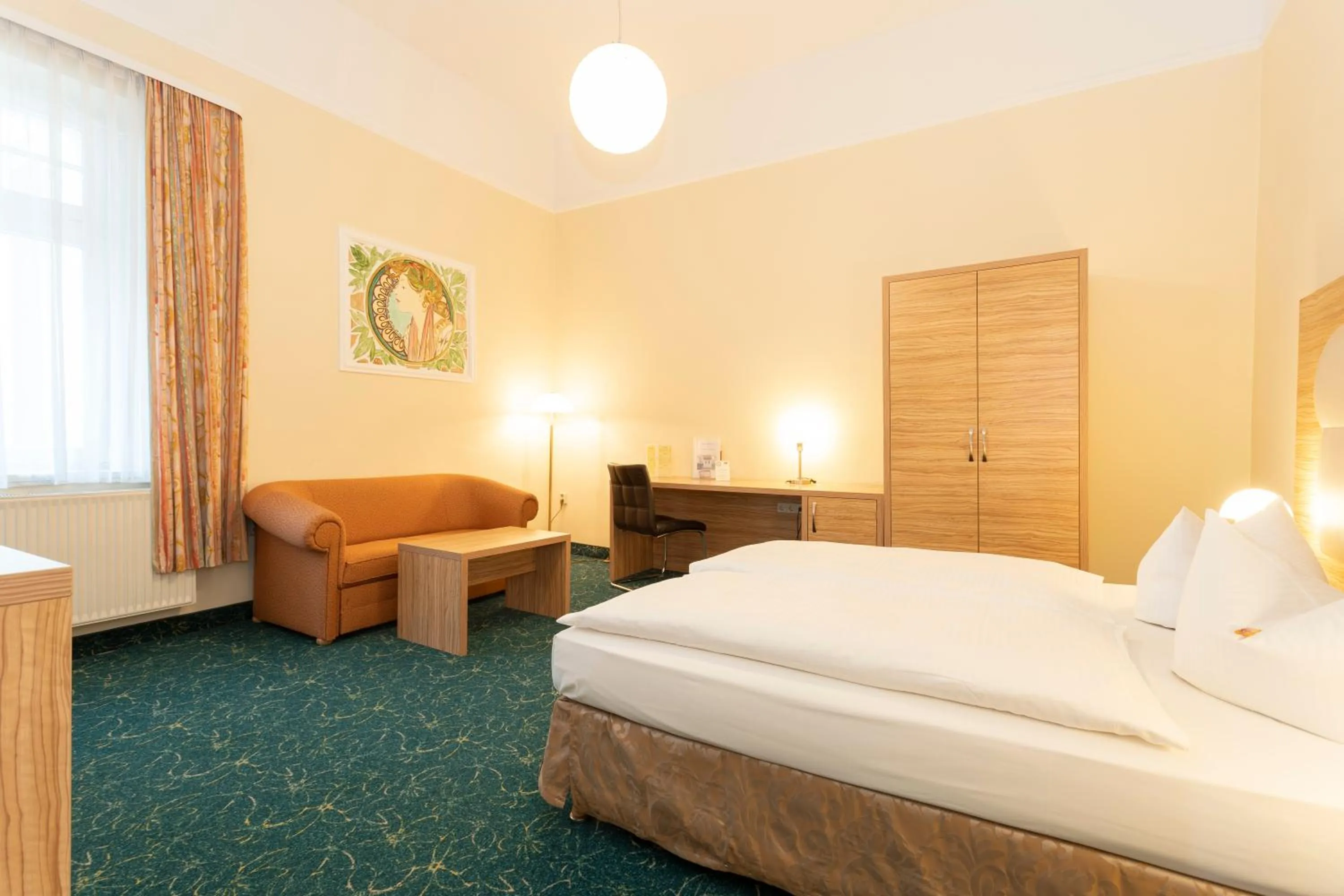 Photo of the whole room, Bed in Palais am Kleistpark