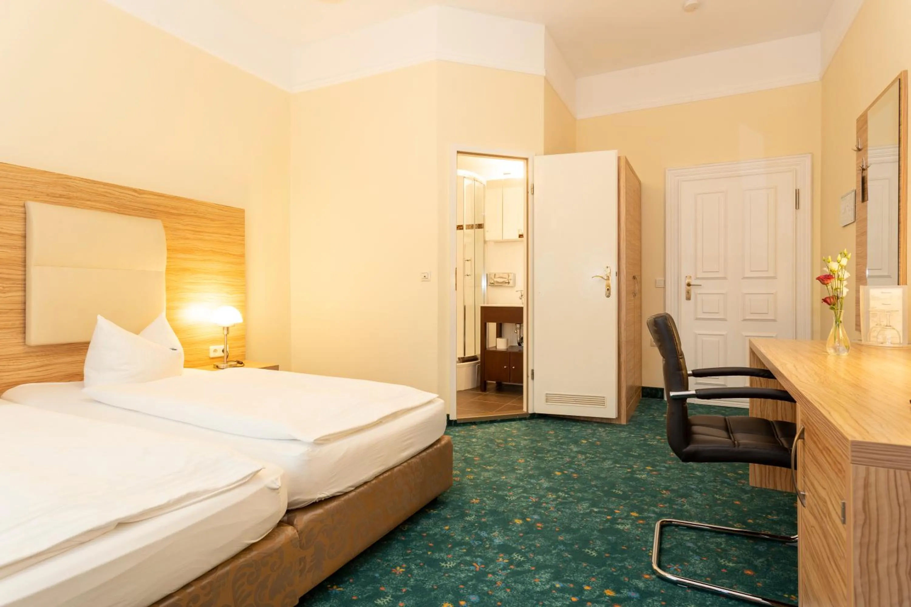 Photo of the whole room, Bed in Palais am Kleistpark