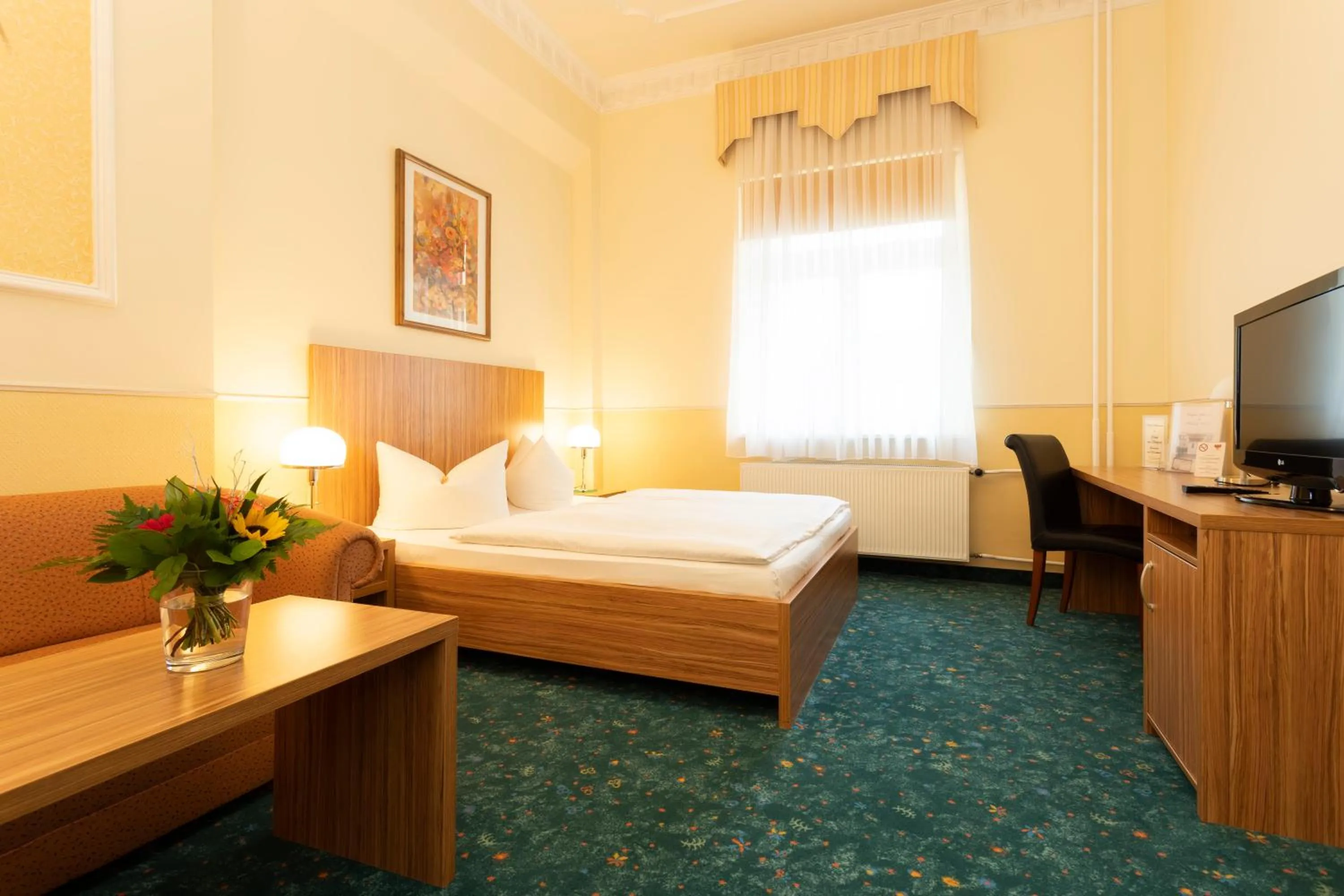 Photo of the whole room, Bed in Palais am Kleistpark