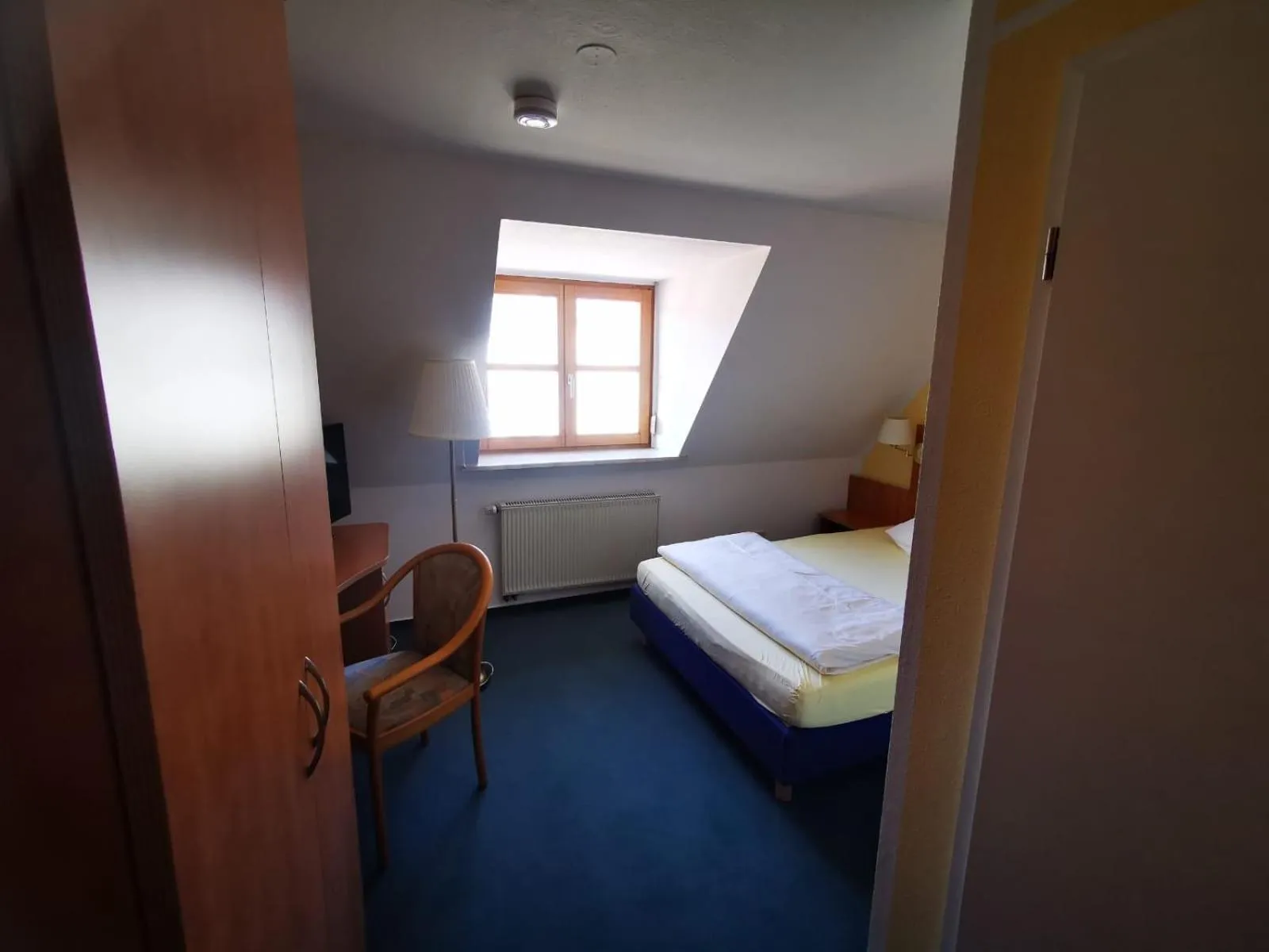 Photo of the whole room, Bed in Hotel Thüringer Hof