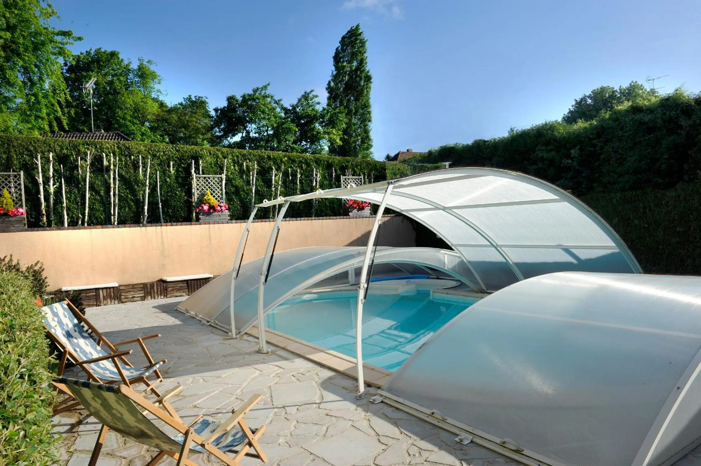 Swimming pool in La Chambre D'amis LA COSTIGNIERES