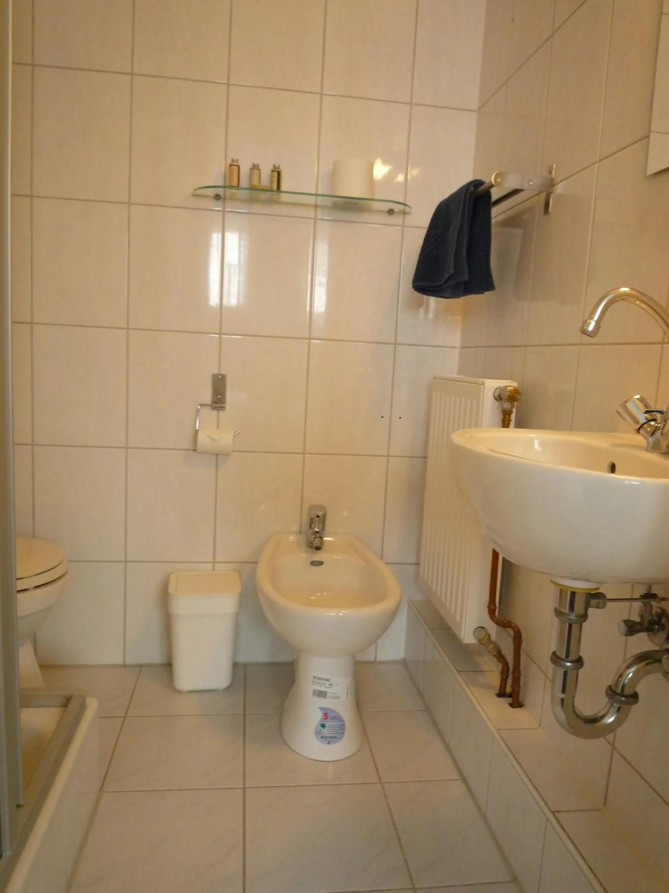 Bathroom in GastHaus Hotel Bremen