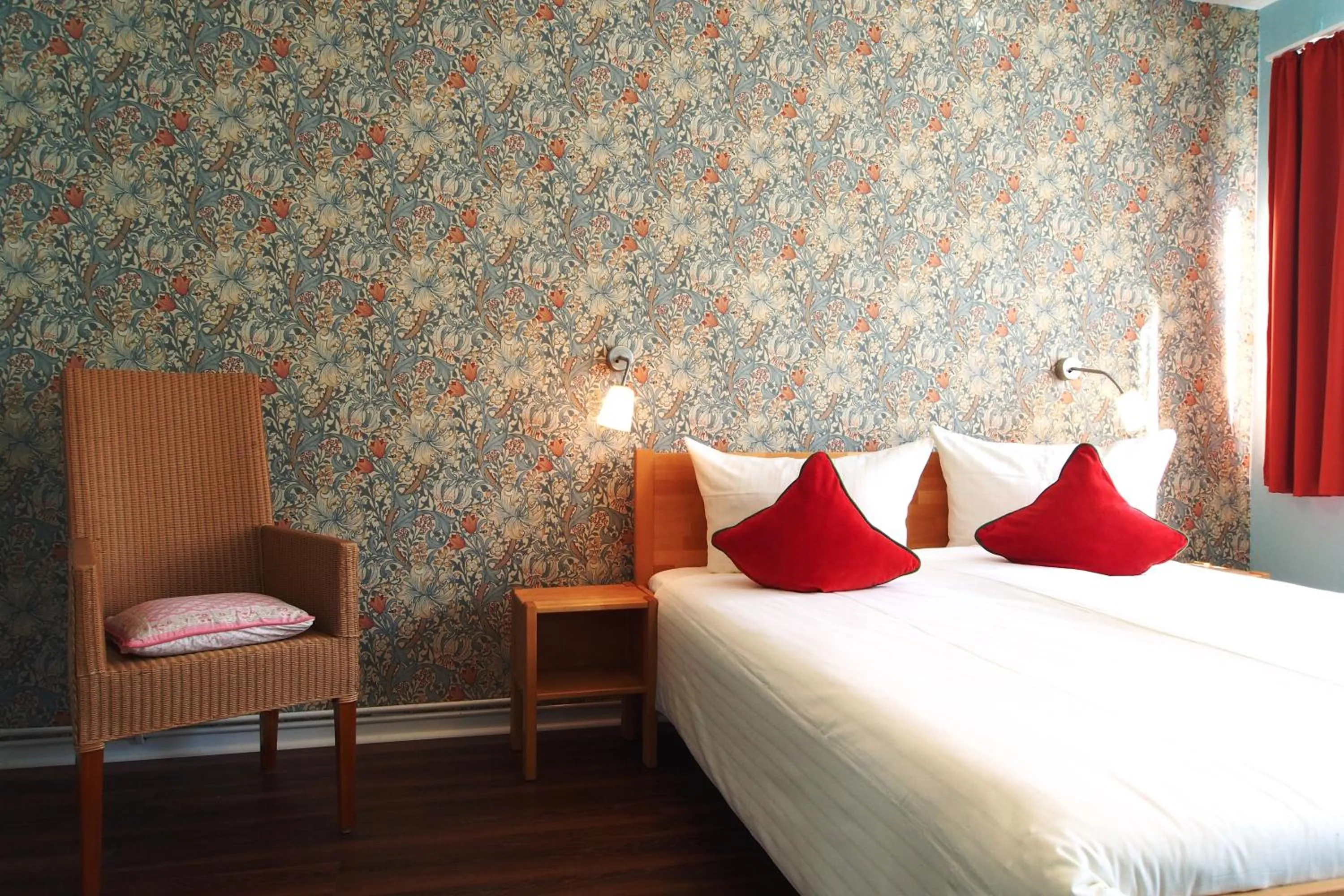 Photo of the whole room, Bed in GastHaus Hotel Bremen