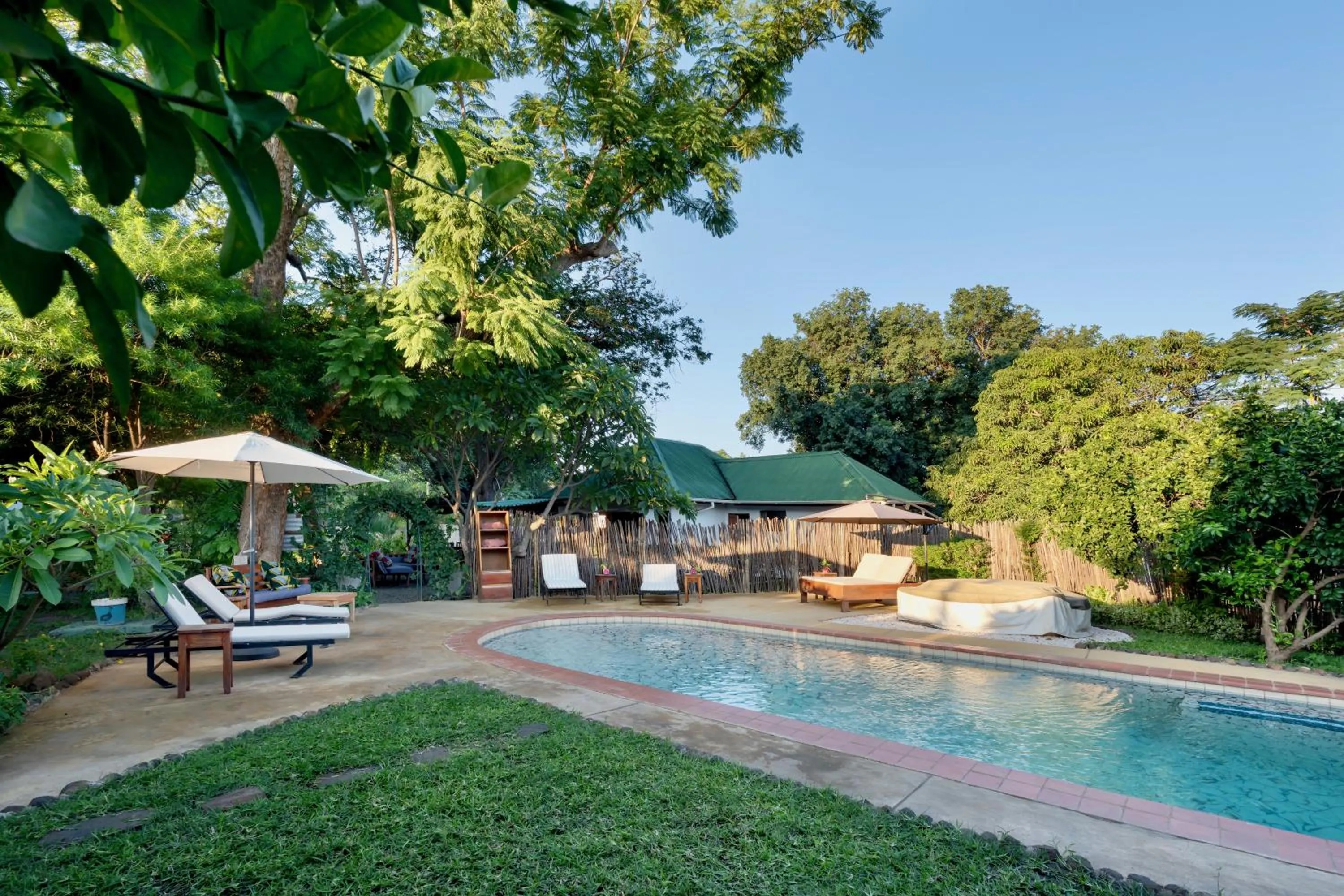 Swimming pool in Kamunjila Lodge