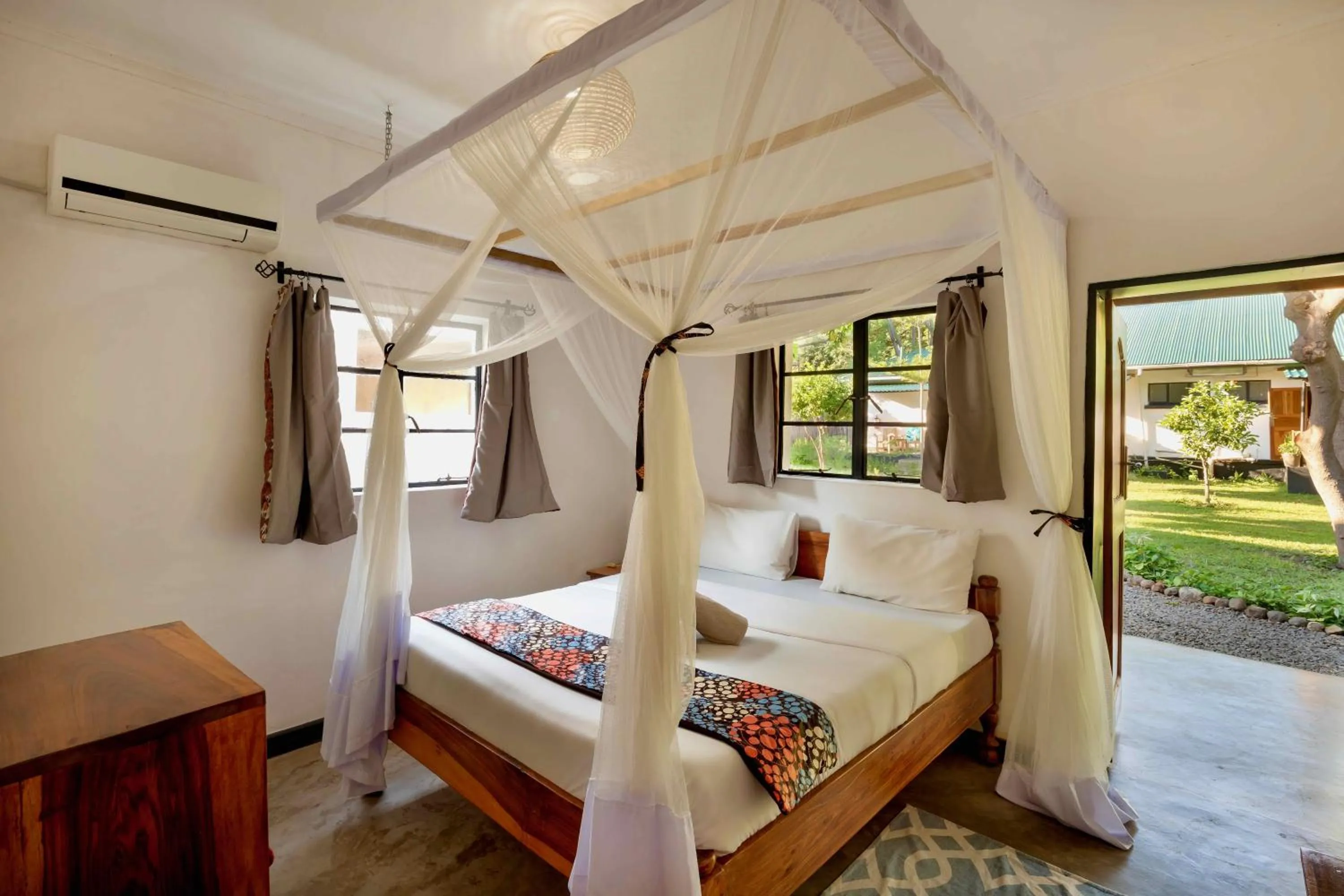 Bedroom, Bed in Kamunjila Lodge