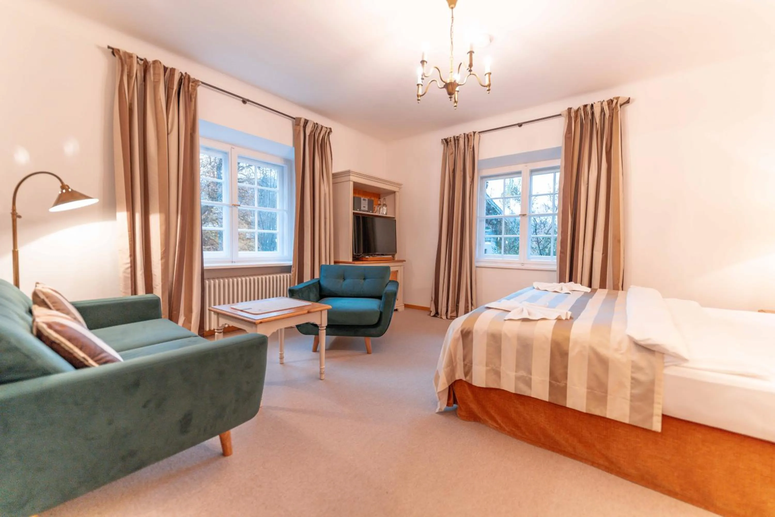 Photo of the whole room, Bed in Geldernhaus Hotel garni