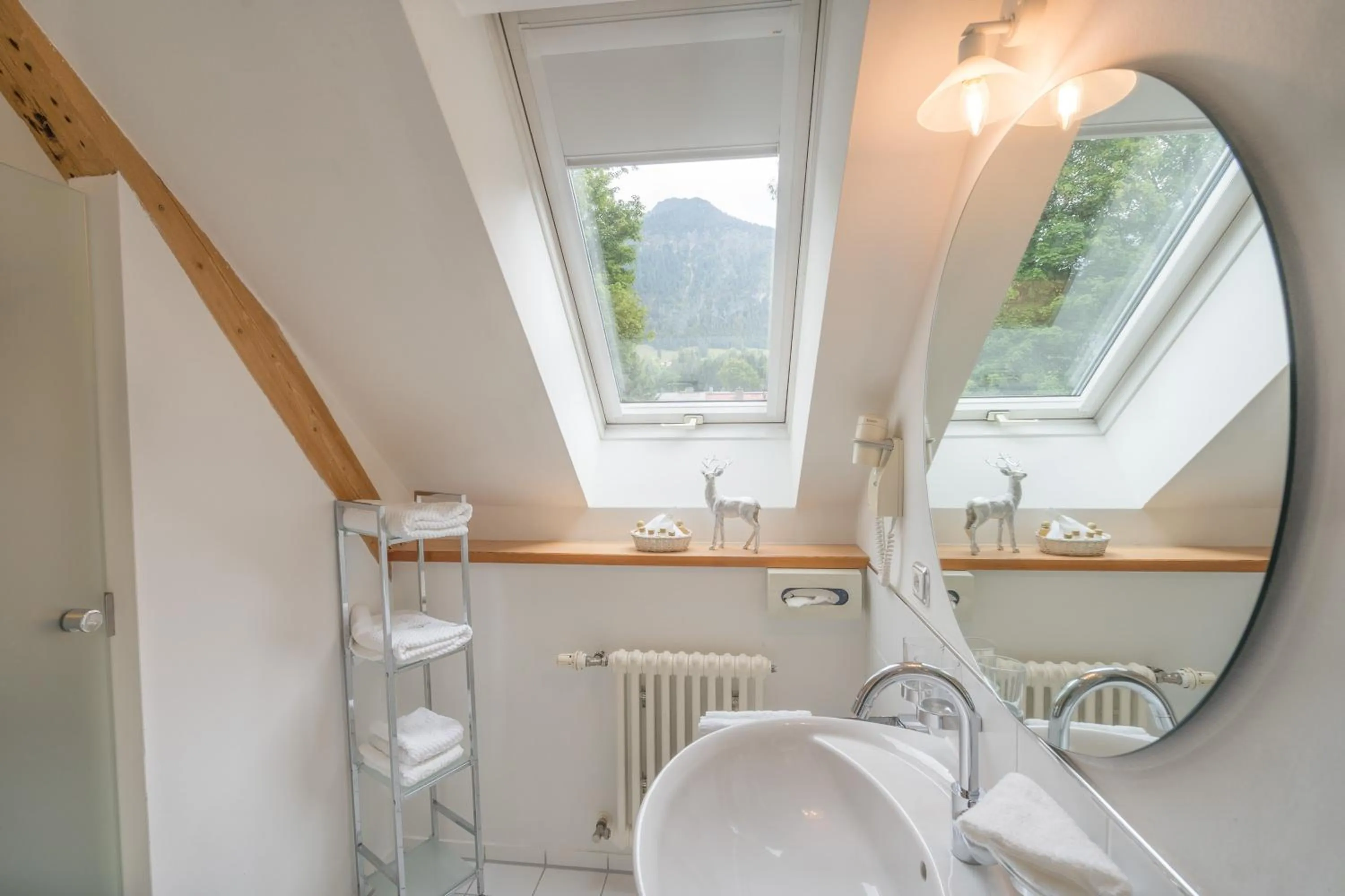 Bathroom in Geldernhaus Hotel garni