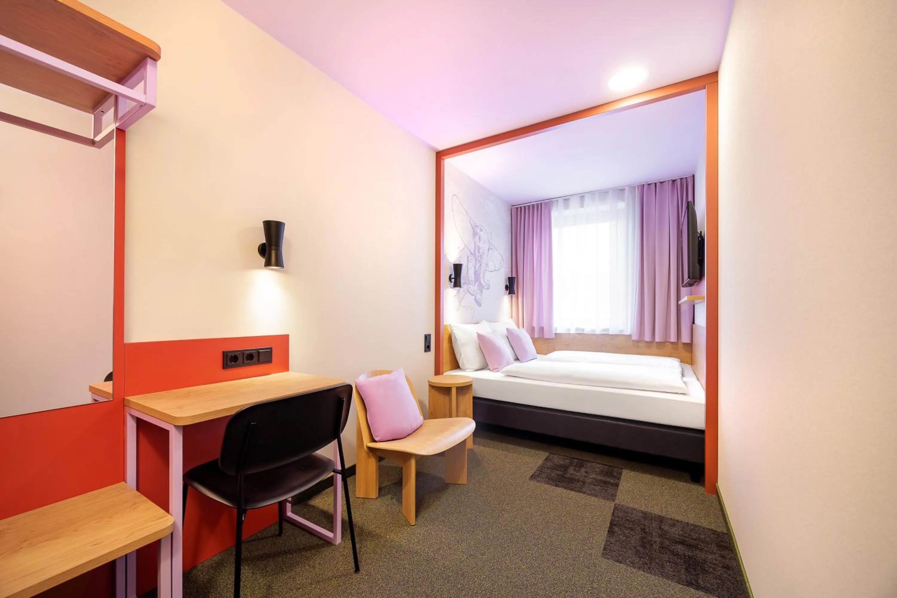 Bed in McDreams Hotel Wuppertal City