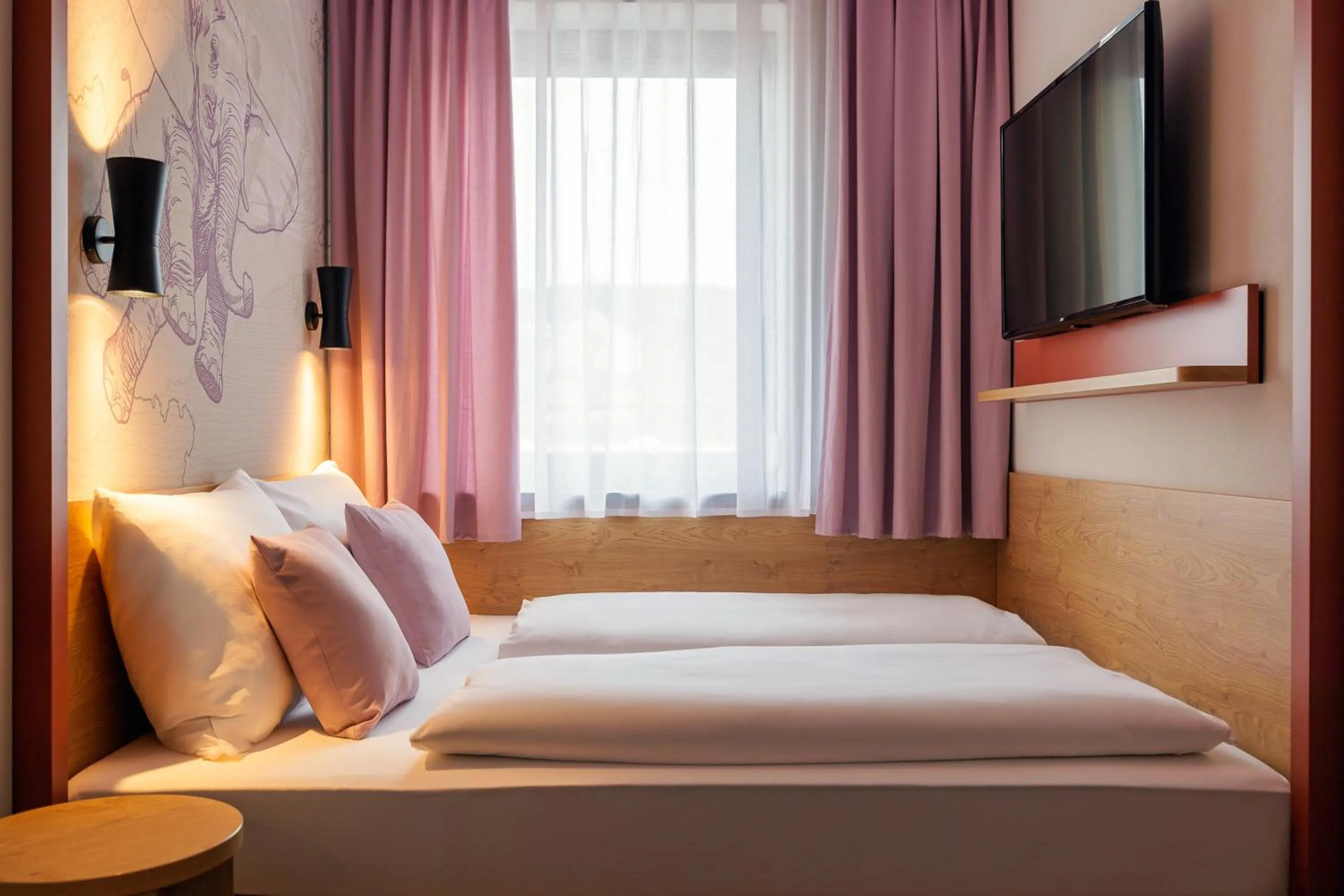 Bed in McDreams Hotel Wuppertal City