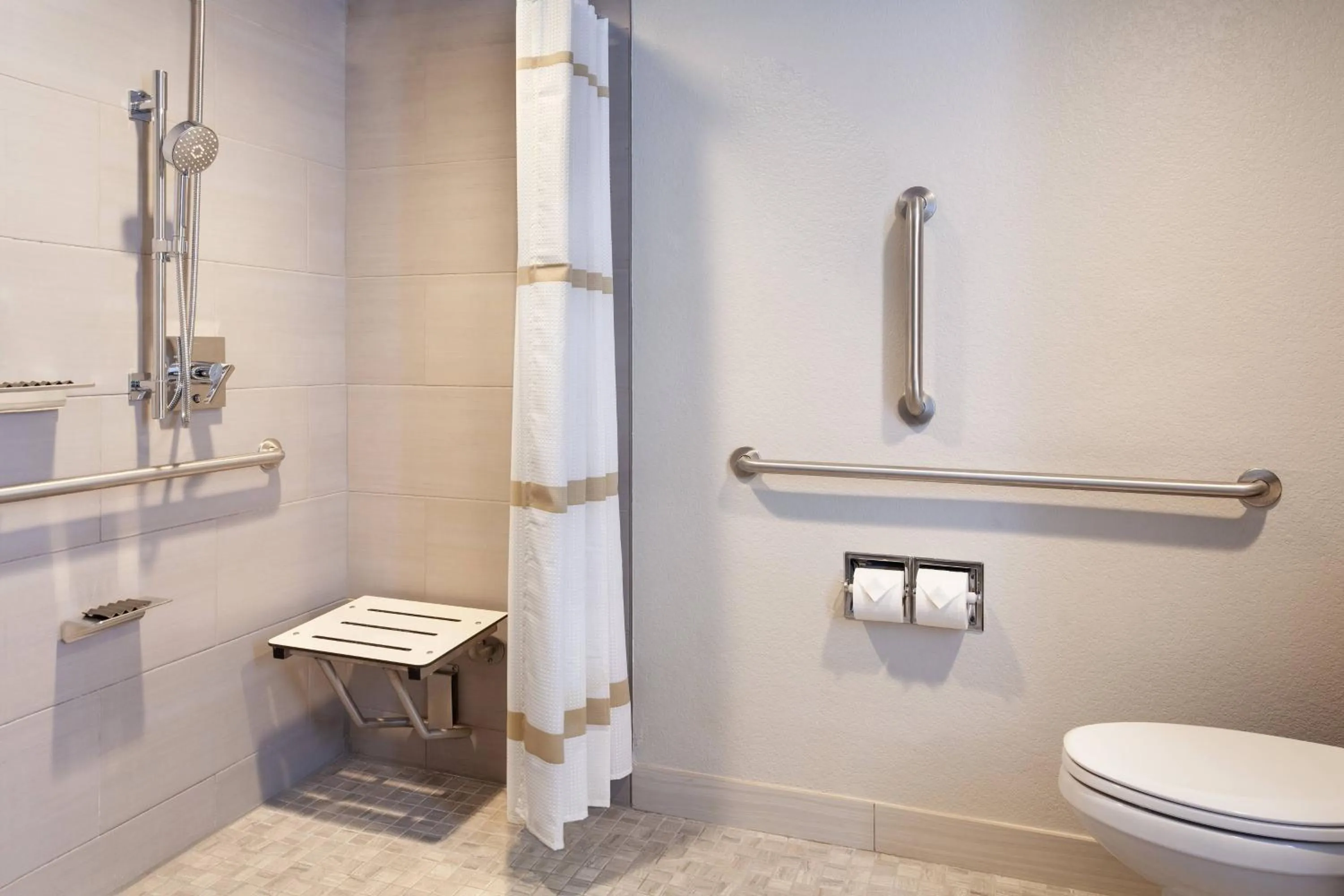 Bathroom in Marriott Orlando Airport Lakeside