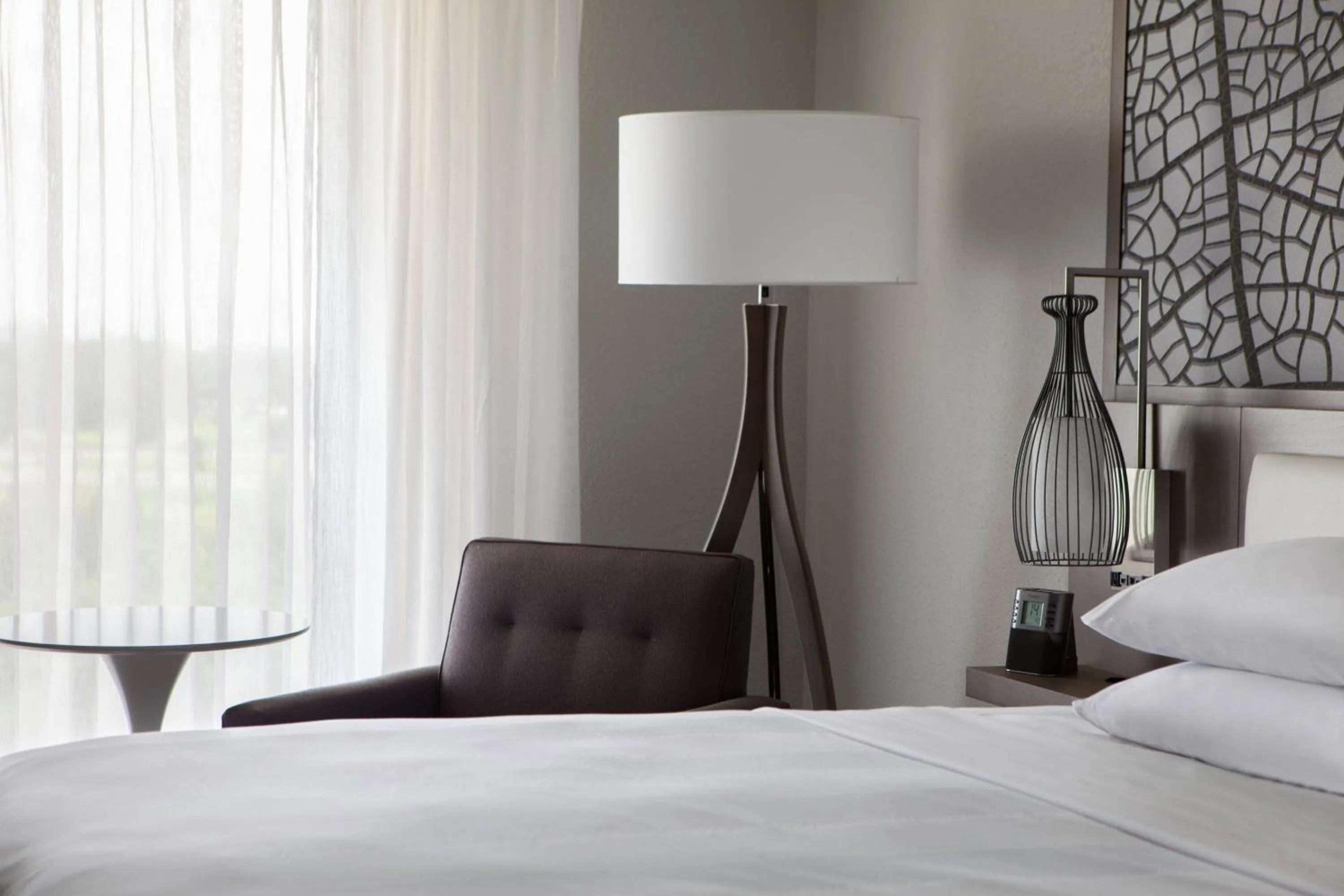 Photo of the whole room, Bed in Marriott Orlando Airport Lakeside