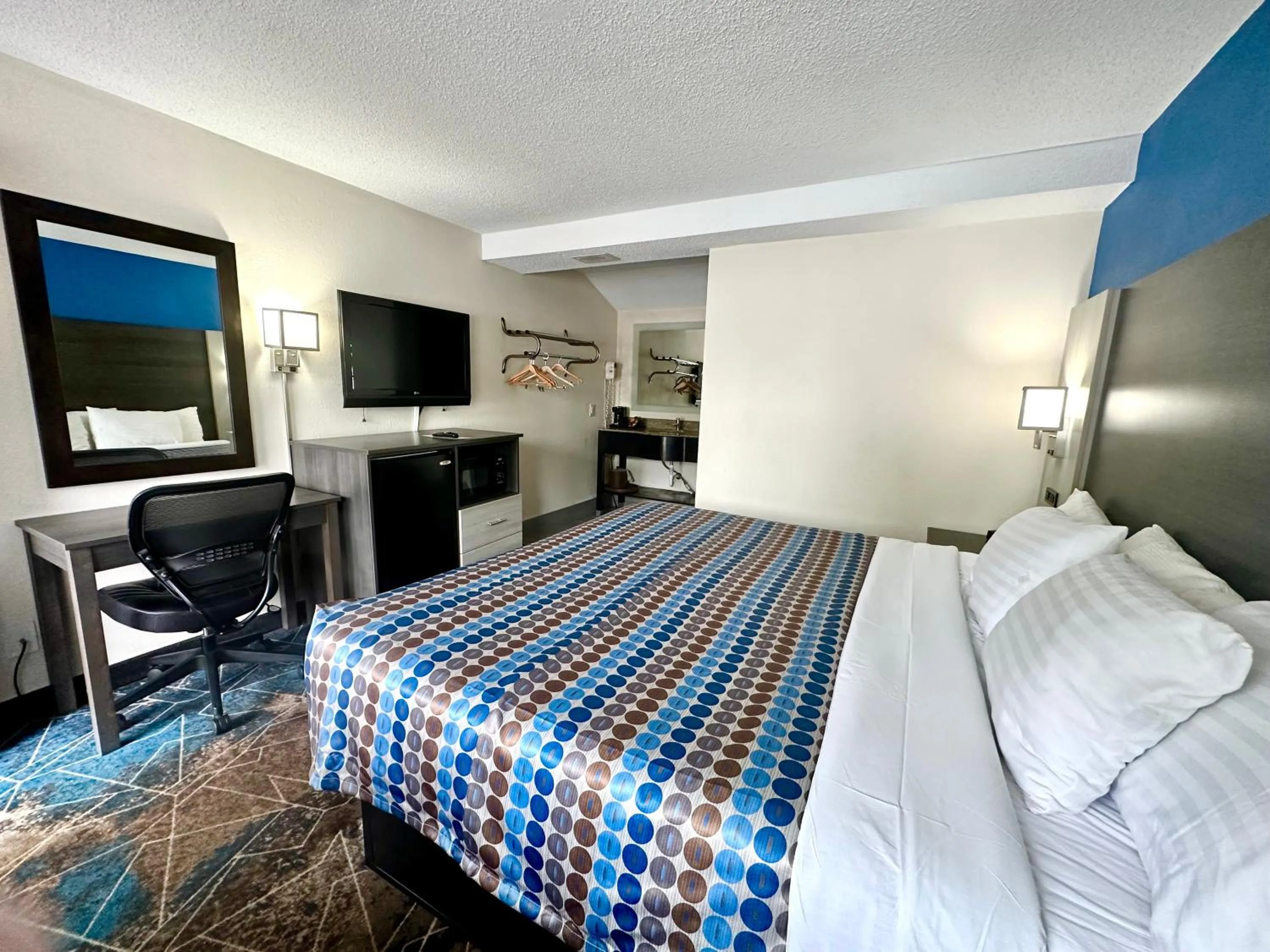 Bed in Red Carpet Inn Orchard Park