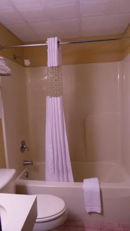 Red Carpet Inn Orchard Park