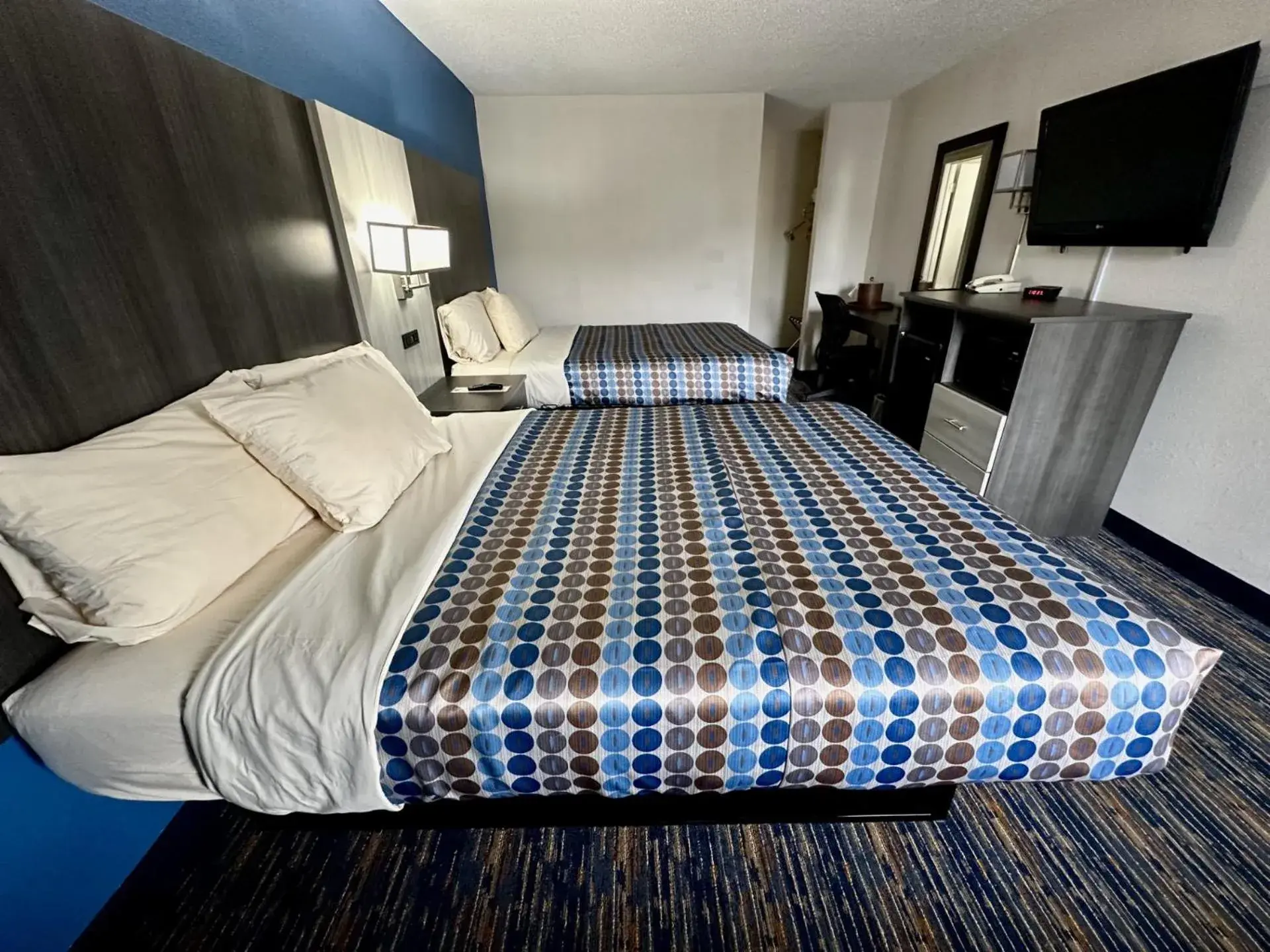 Queen Room with Two Queen Beds - Non-Smoking in Red Carpet Inn Orchard Park Queen Room with Two Queen Beds - Non-Smoking in Red Carpet Inn Orchard Park