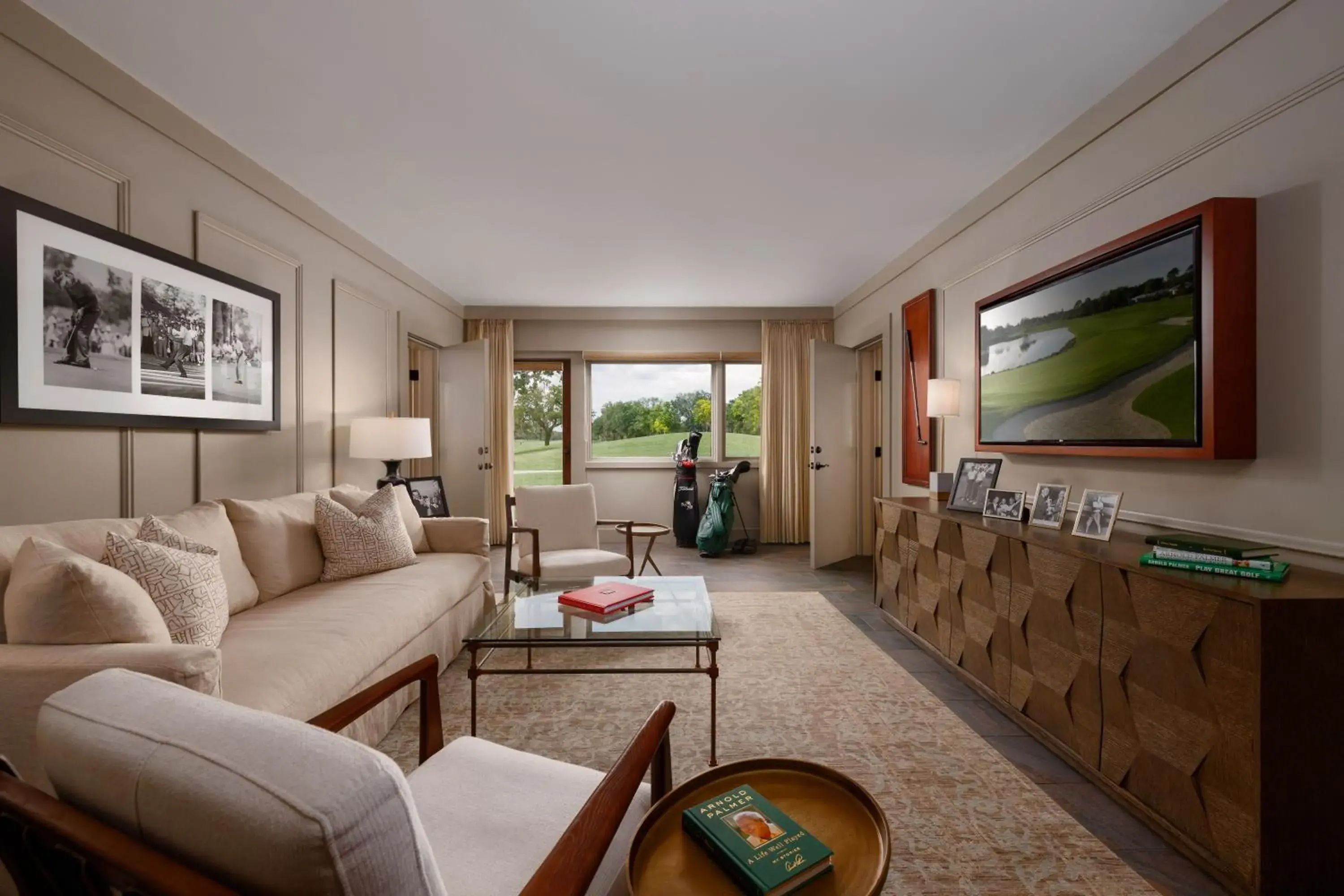 King Junior Suite (Garden View) in Arnold Palmer's Bay Hill Club & Lodge King Junior Suite (Garden View) in Arnold Palmer's Bay Hill Club & Lodge