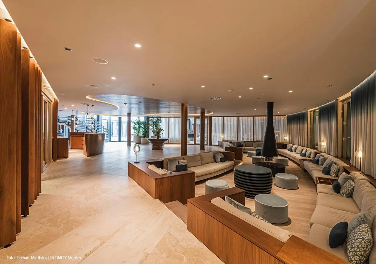 Lobby or reception in Infinity Hotel & Conference Resort Munich