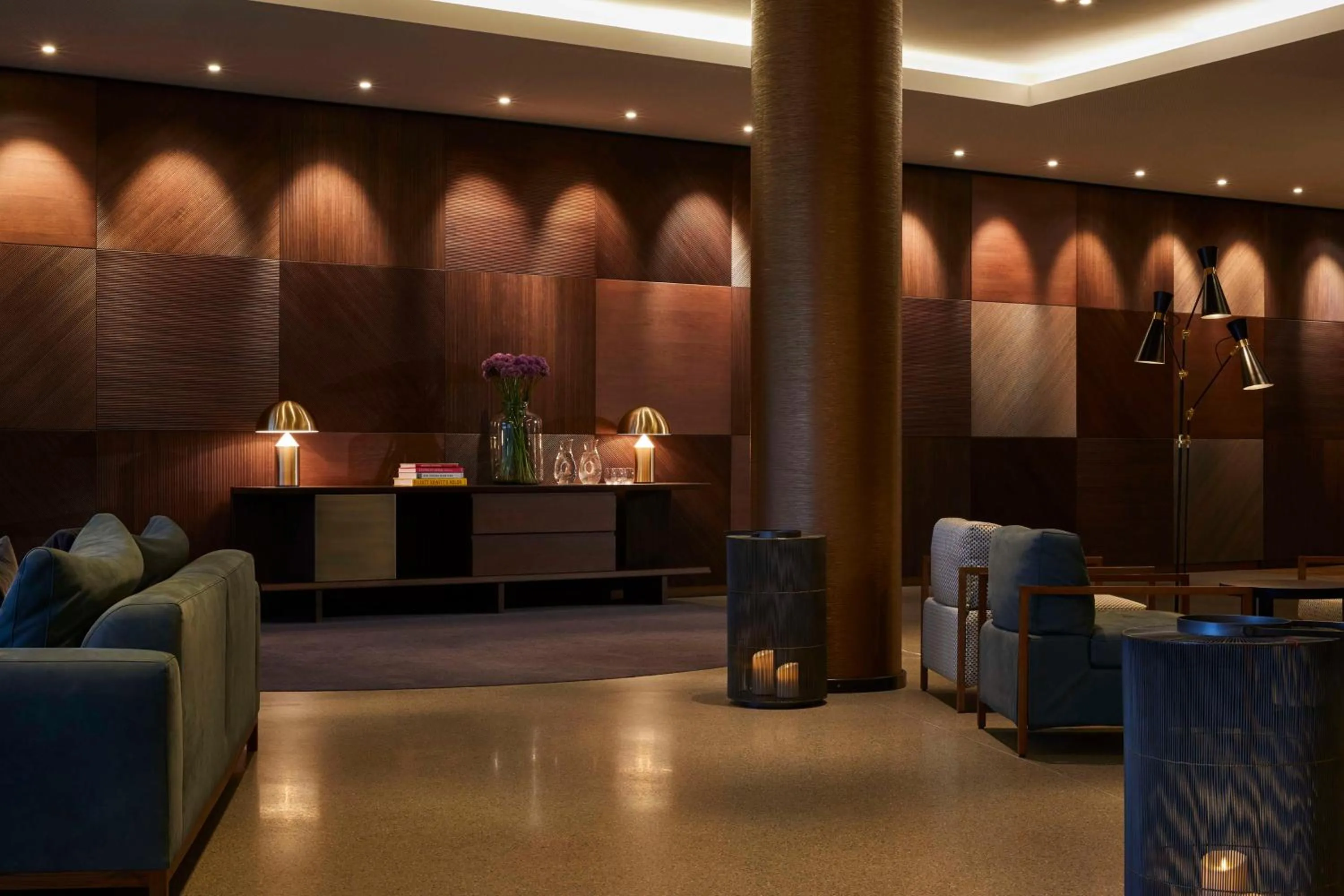 Lobby or reception in Infinity Hotel & Conference Resort Munich