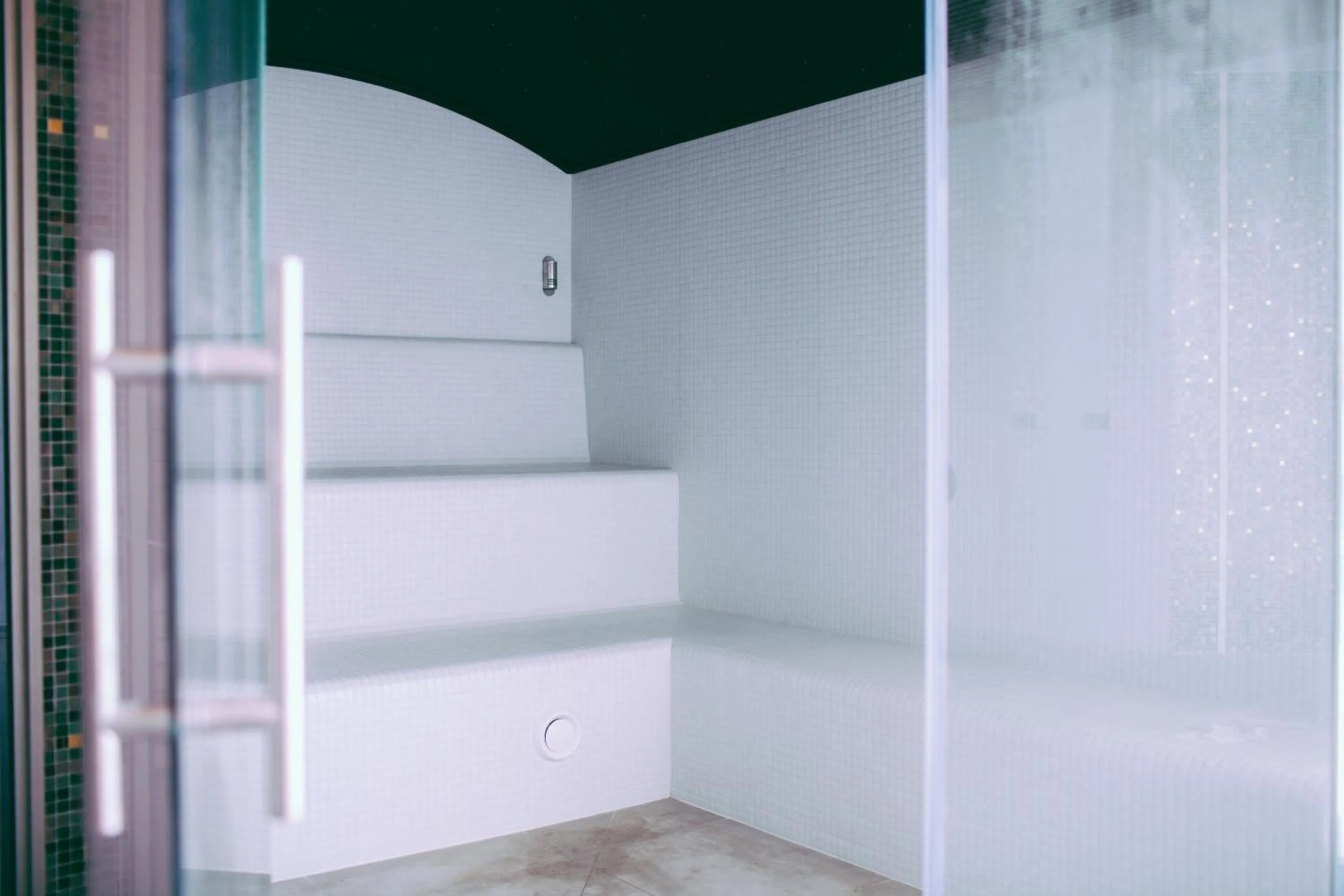 Steam room in Hôtel & Spa Villa Seren