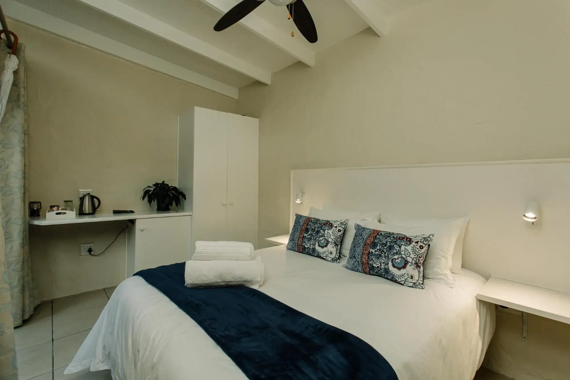 Queen Room in L'auberge Country Hideaway Queen Room in L'auberge Country Hideaway