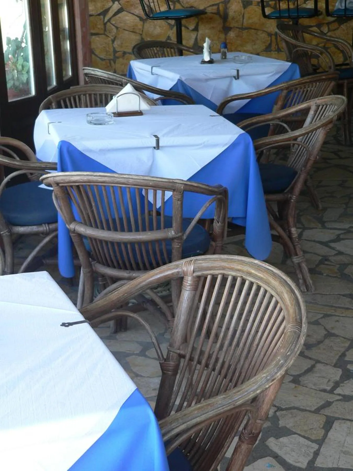 Restaurant/places to eat in Alexandros Studios Apartments