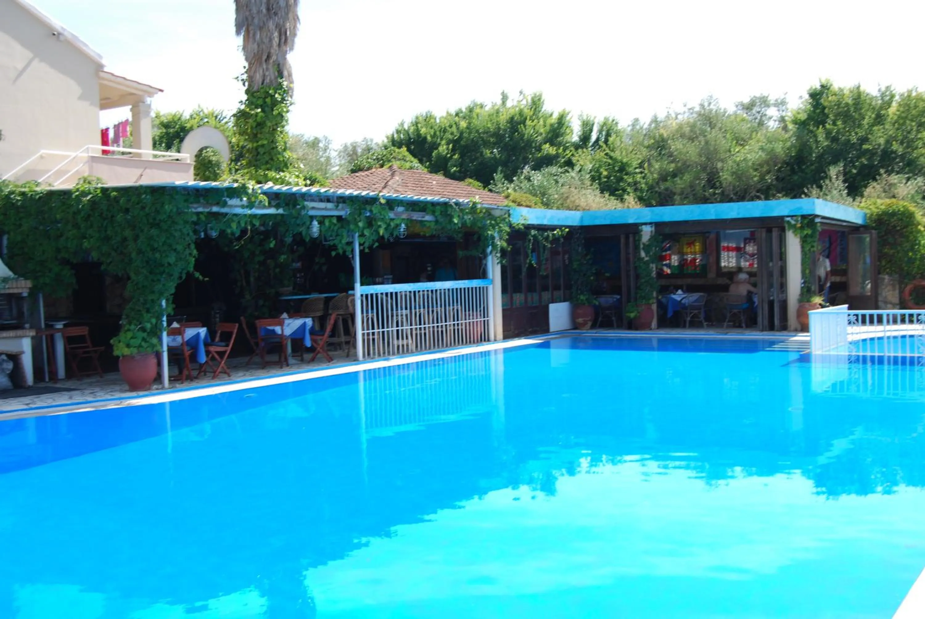 Restaurant/places to eat in Alexandros Studios Apartments