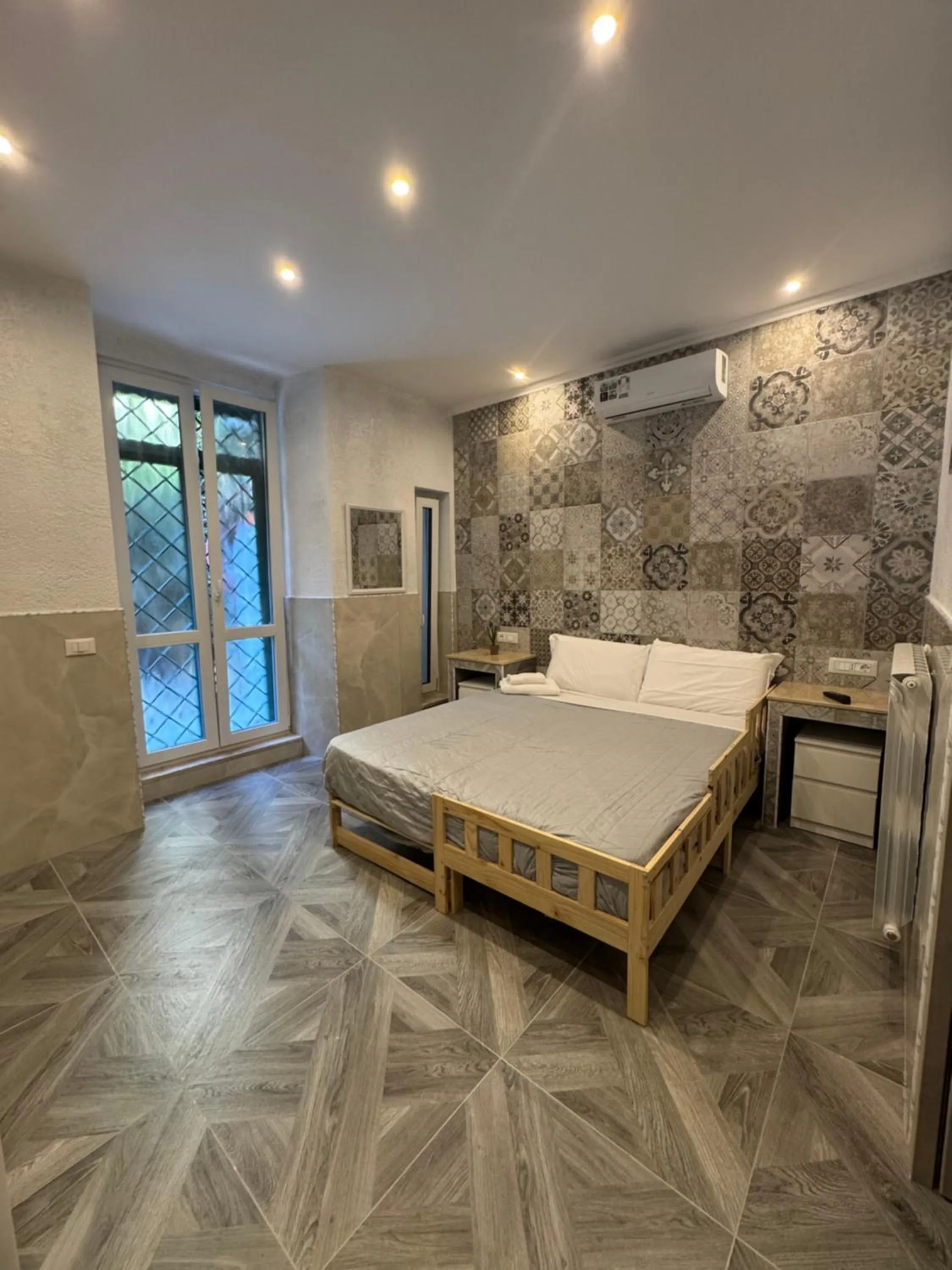 Bedroom, Bed in Fashion Lux