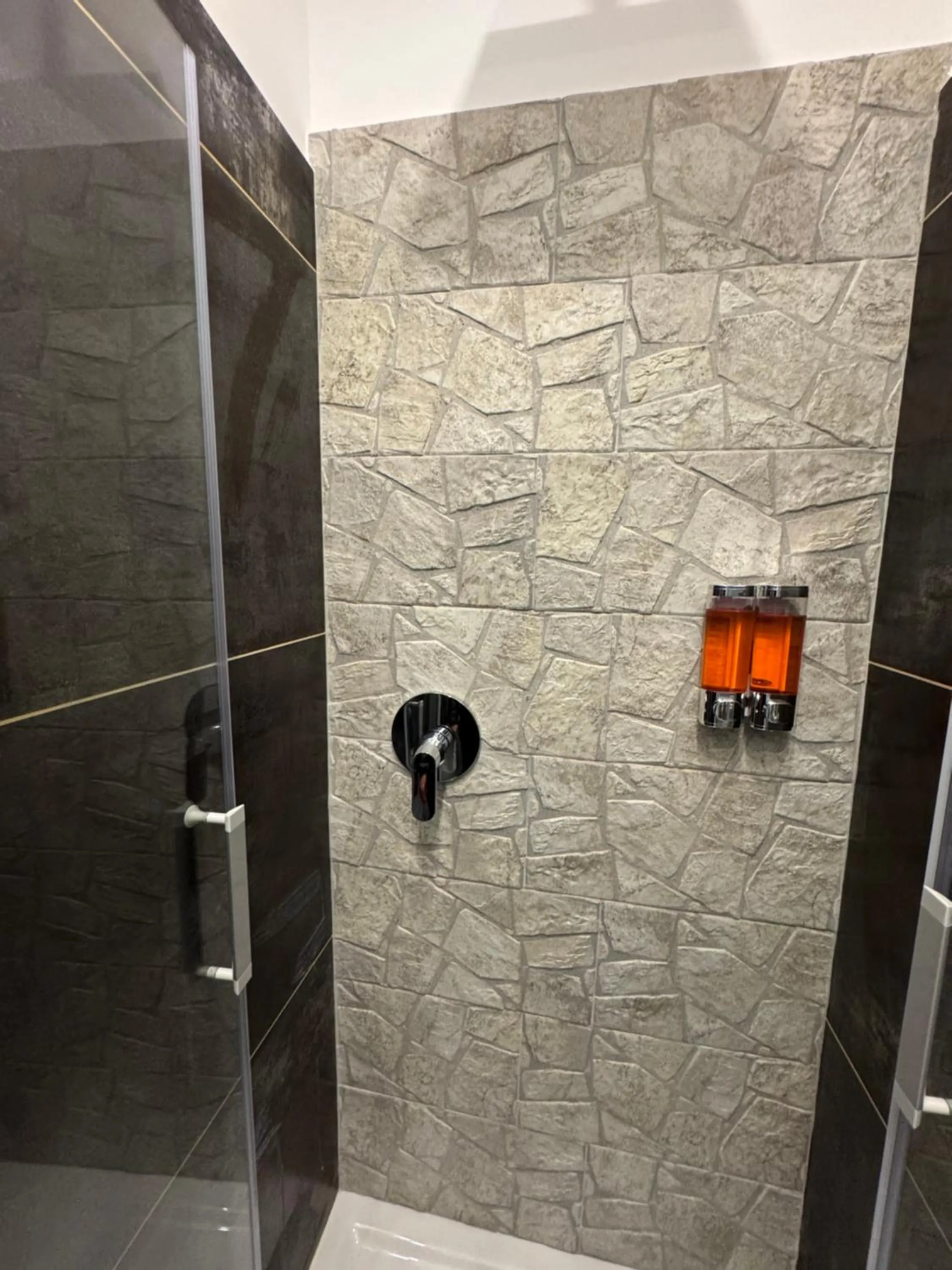 Shower in Fashion Lux