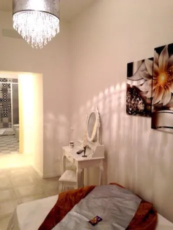 Deluxe Queen Room - single occupancy in Fashion Lux