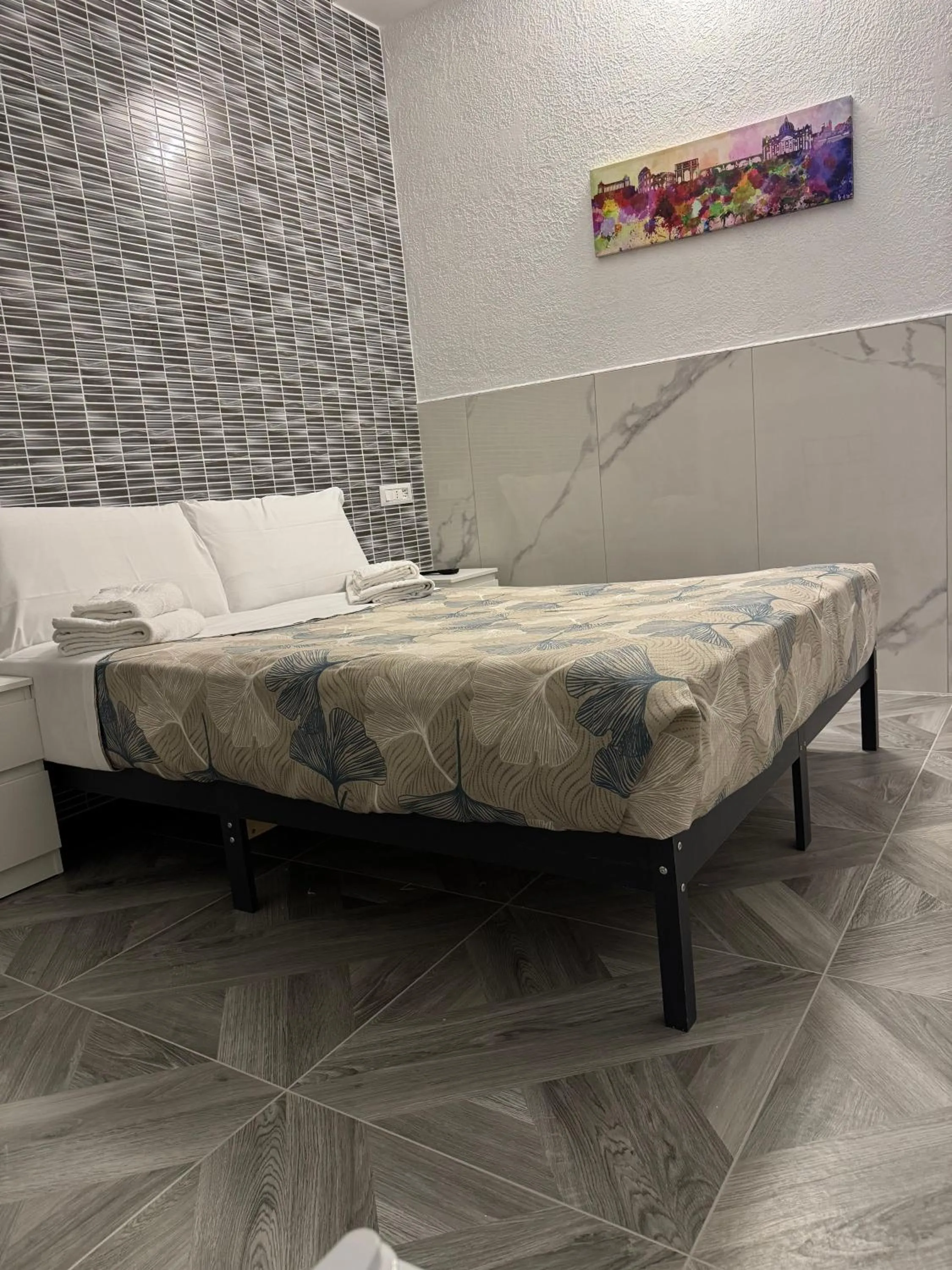 Photo of the whole room, Bed in Fashion Lux