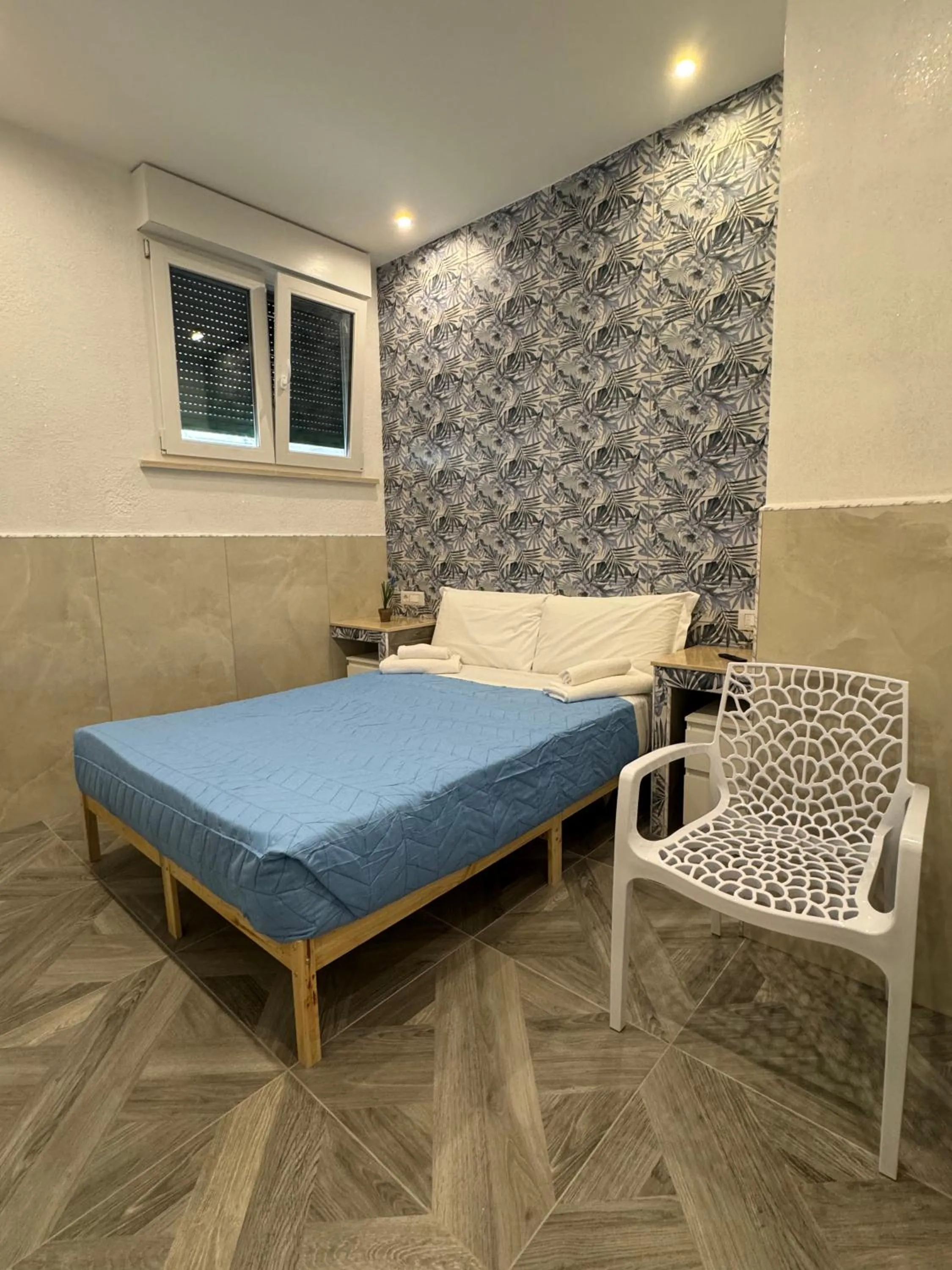 Bedroom, Bed in Fashion Lux