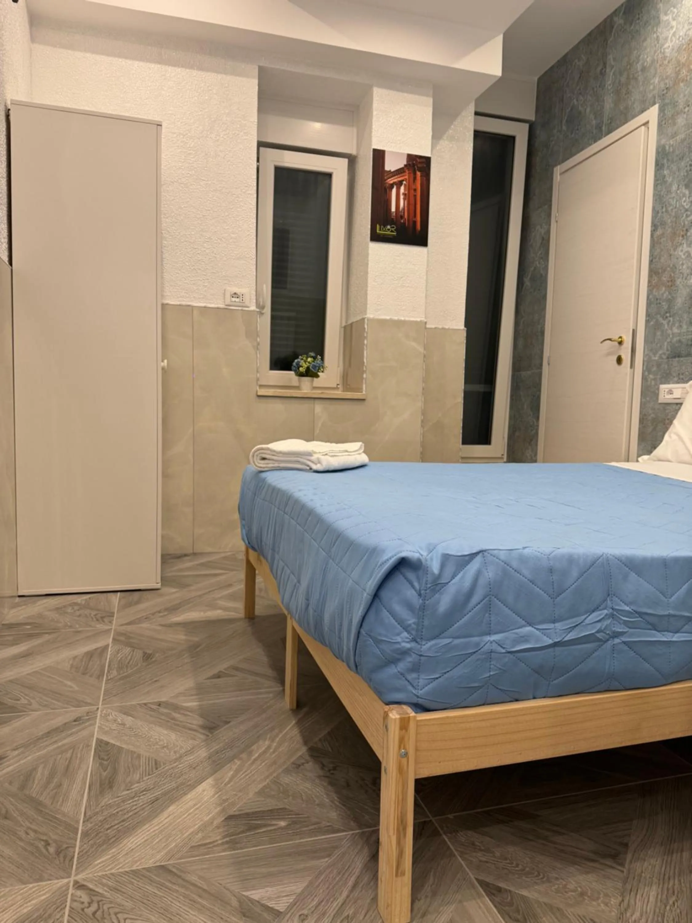 Bedroom, Bed in Fashion Lux