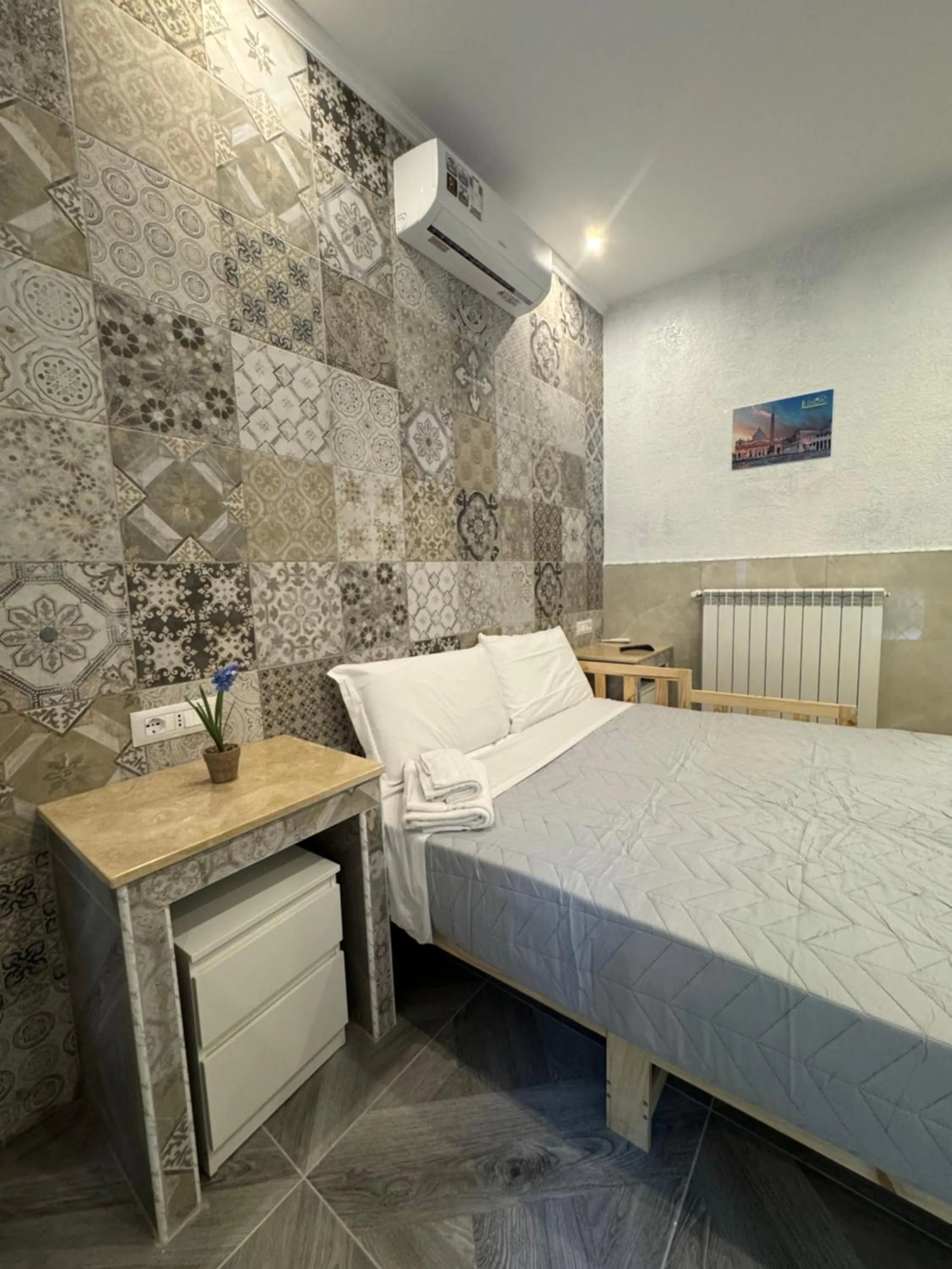 Bedroom, Bed in Fashion Lux