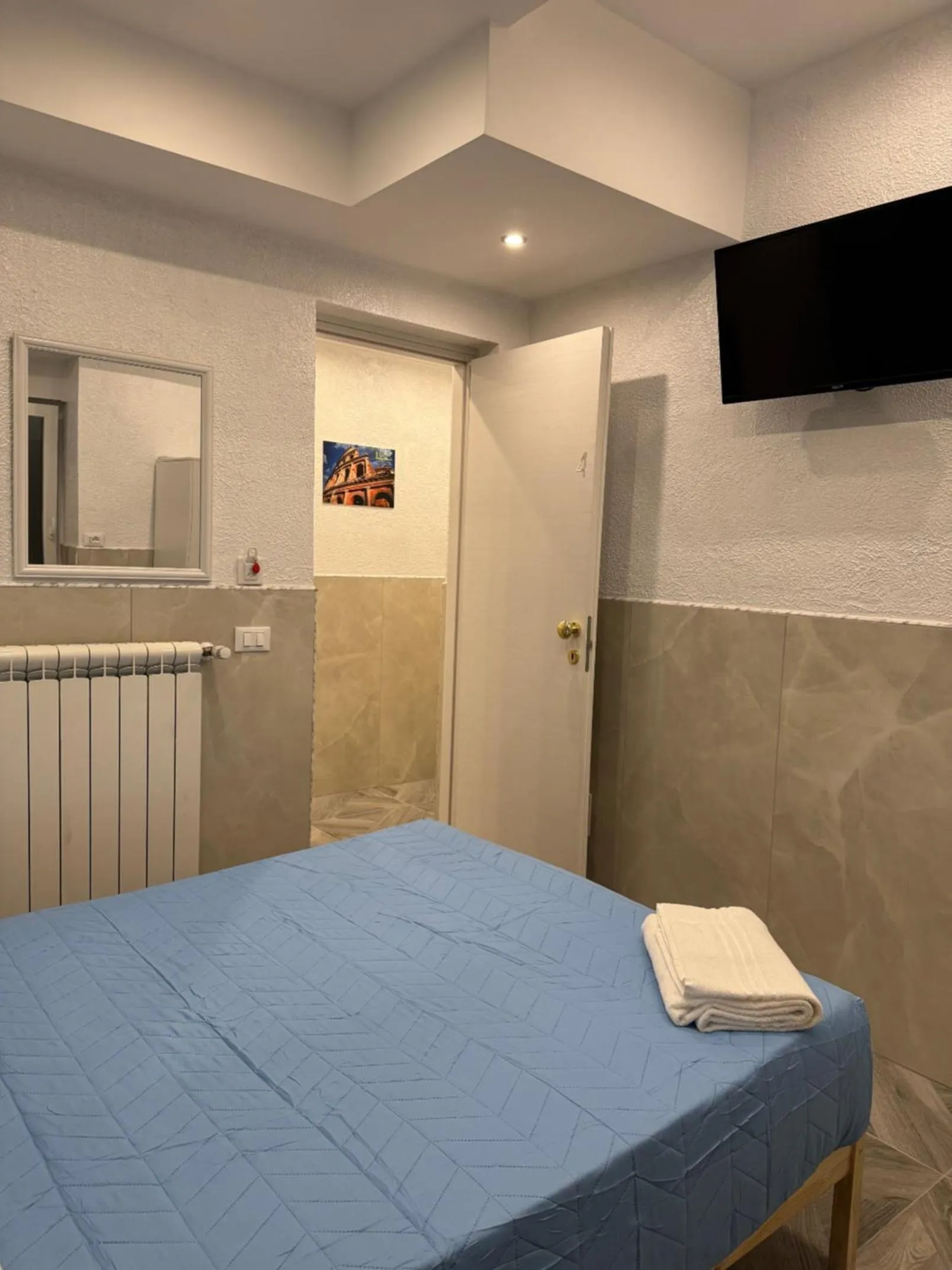 Bedroom, Bed in Fashion Lux