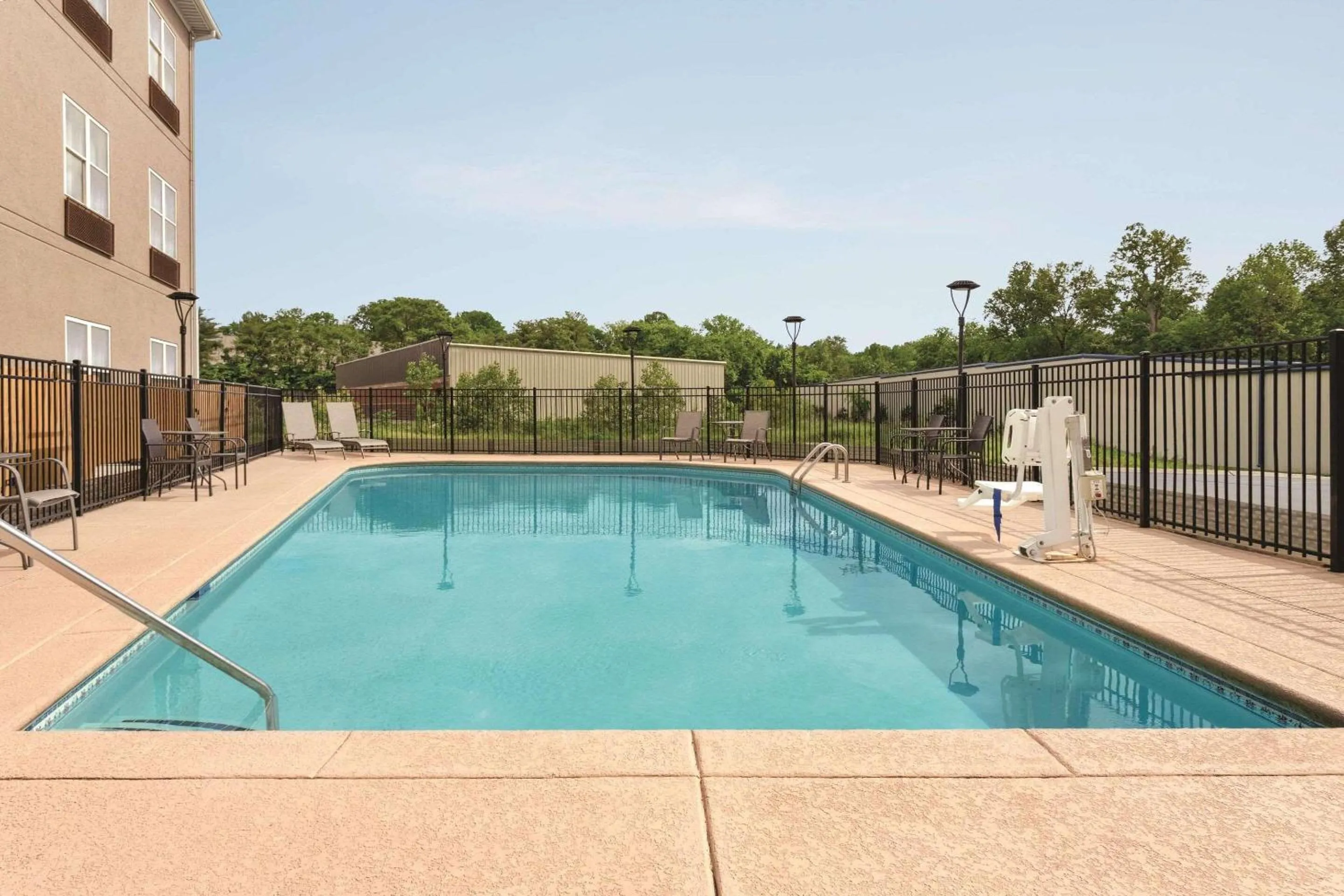 Swimming pool in Country Inn & Suites by Radisson, Nashville Airport East, TN