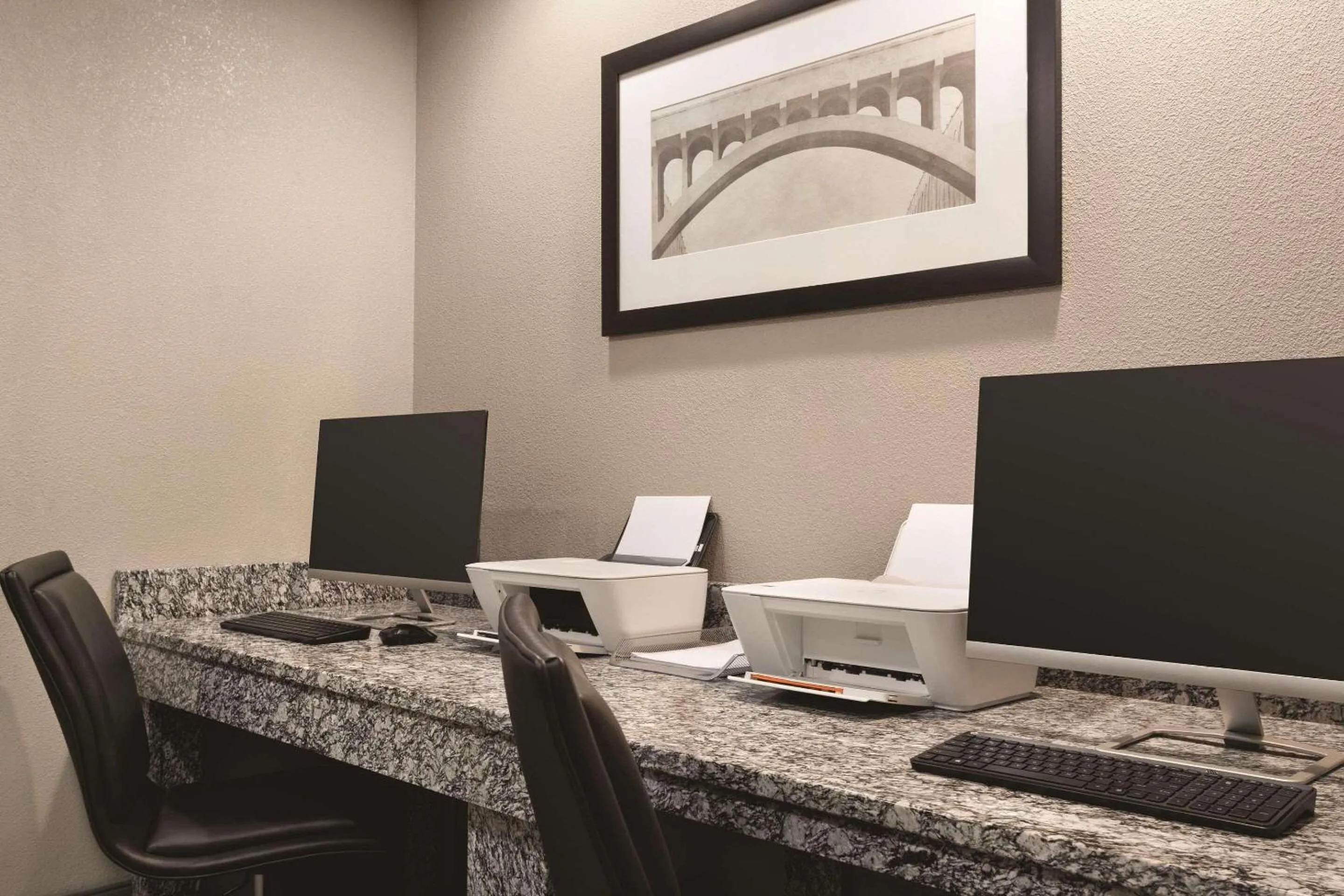 Business facilities in Country Inn & Suites by Radisson, Nashville Airport East, TN