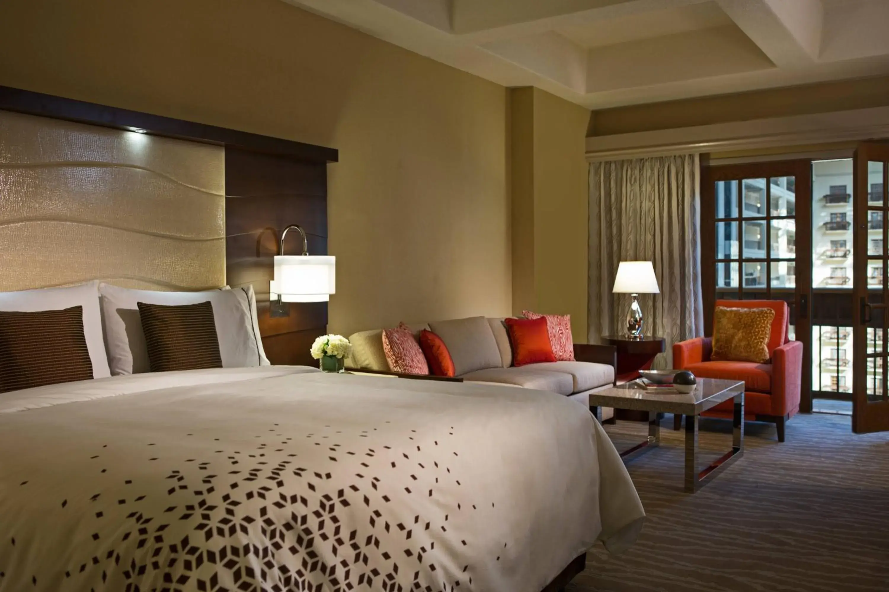 Standard King Room in Renaissance Orlando at SeaWorld® Standard King Room in Renaissance Orlando at SeaWorld®