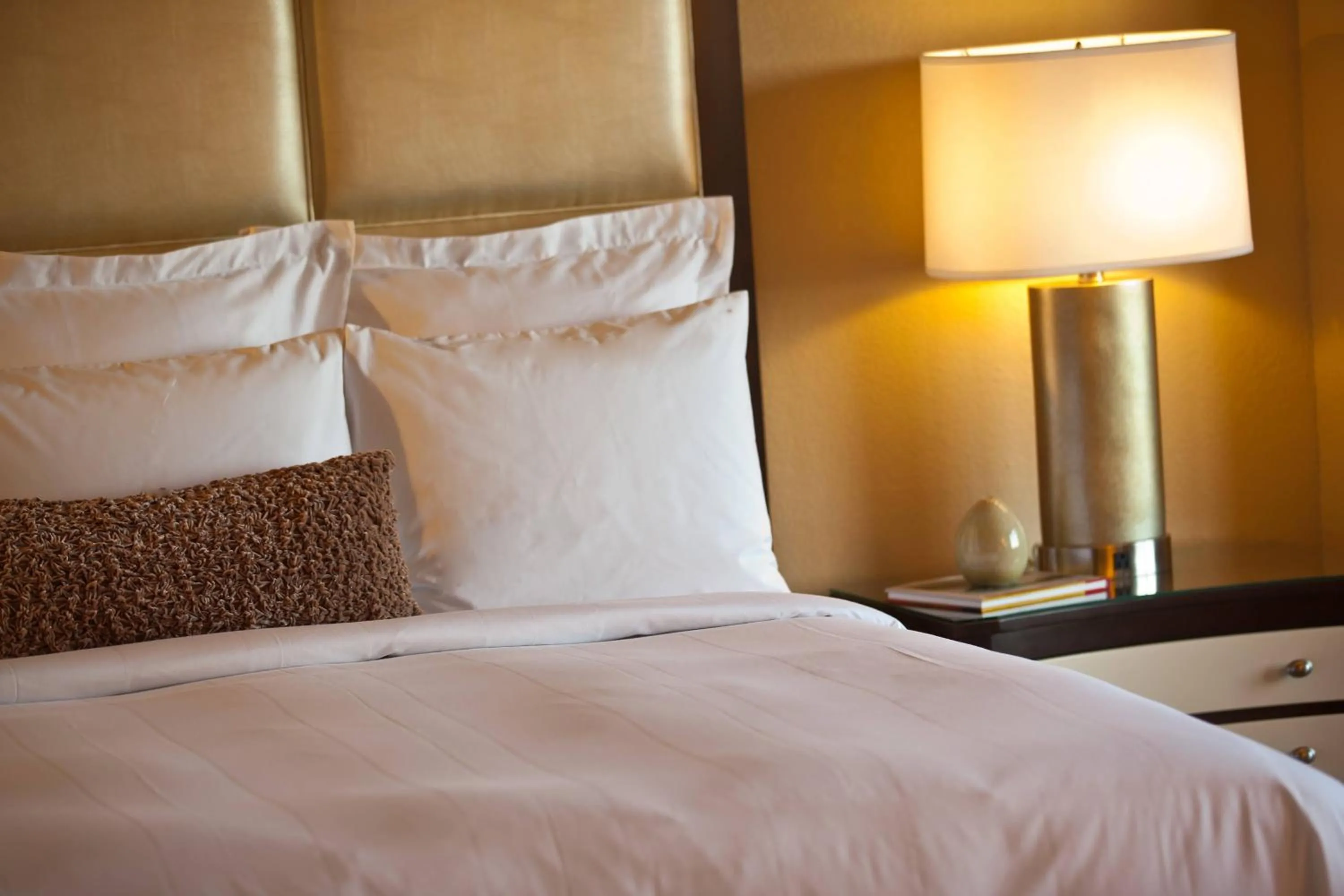 Bedroom, Bed in Renaissance Orlando at SeaWorld®