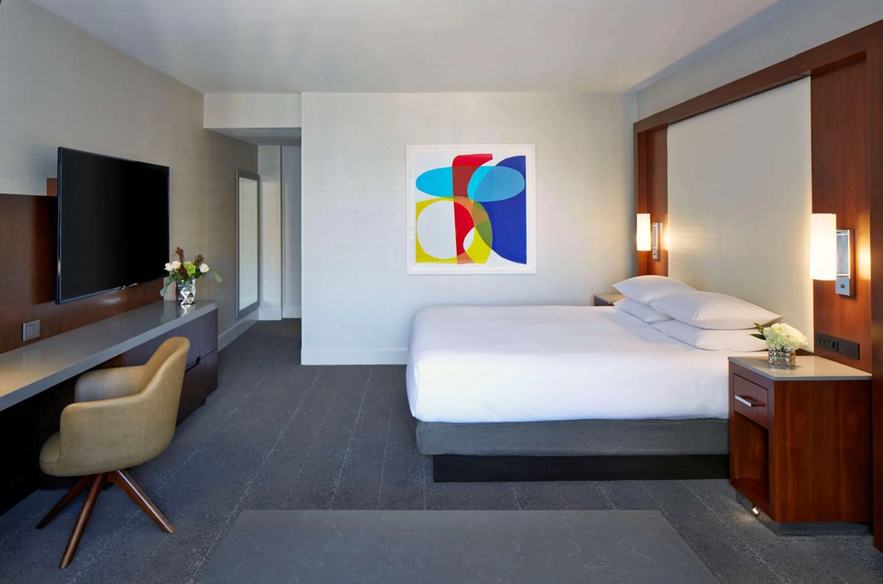 Photo of the whole room, Bed in Hyatt Regency Atlanta