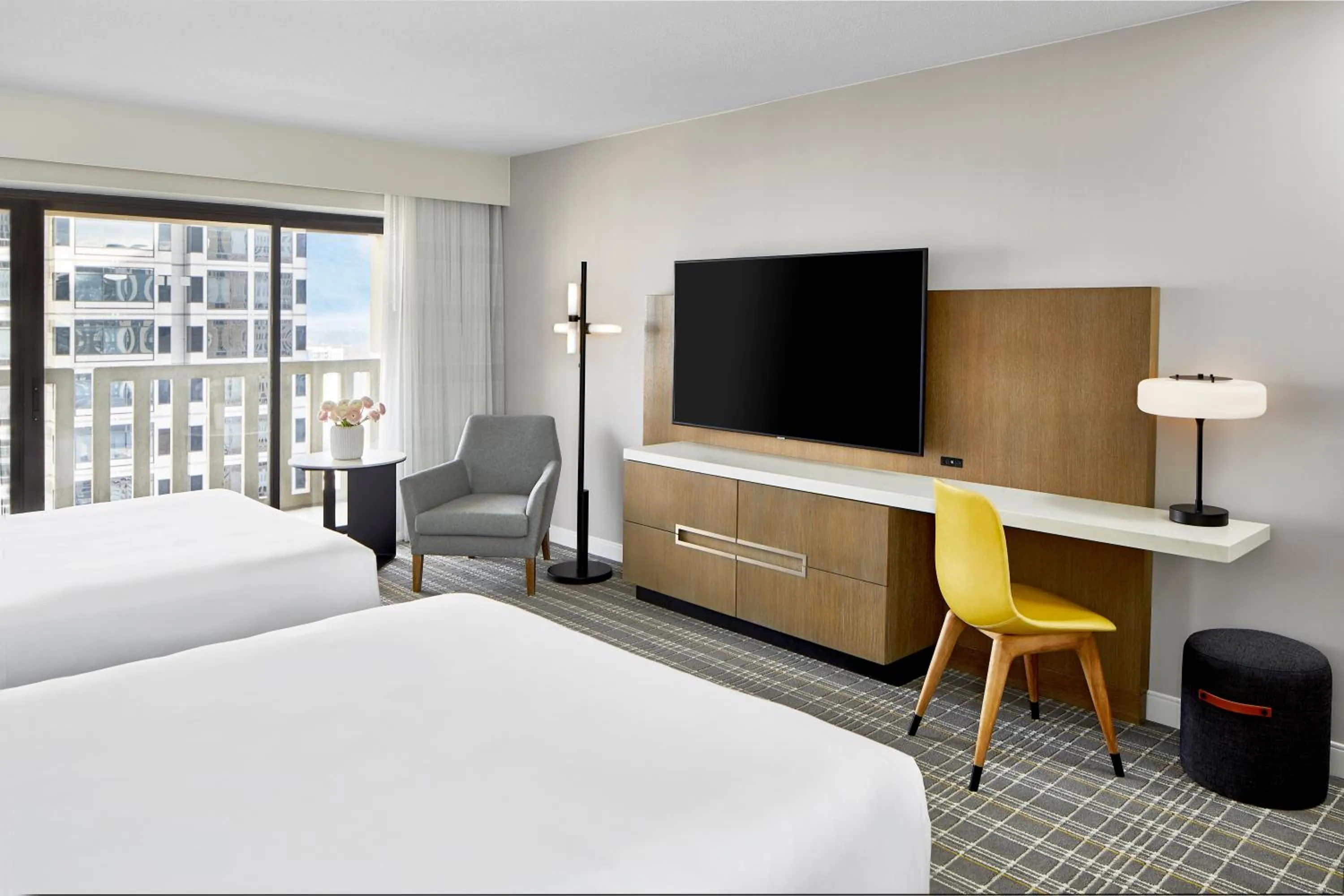 Photo of the whole room, Bed in Hyatt Regency Atlanta