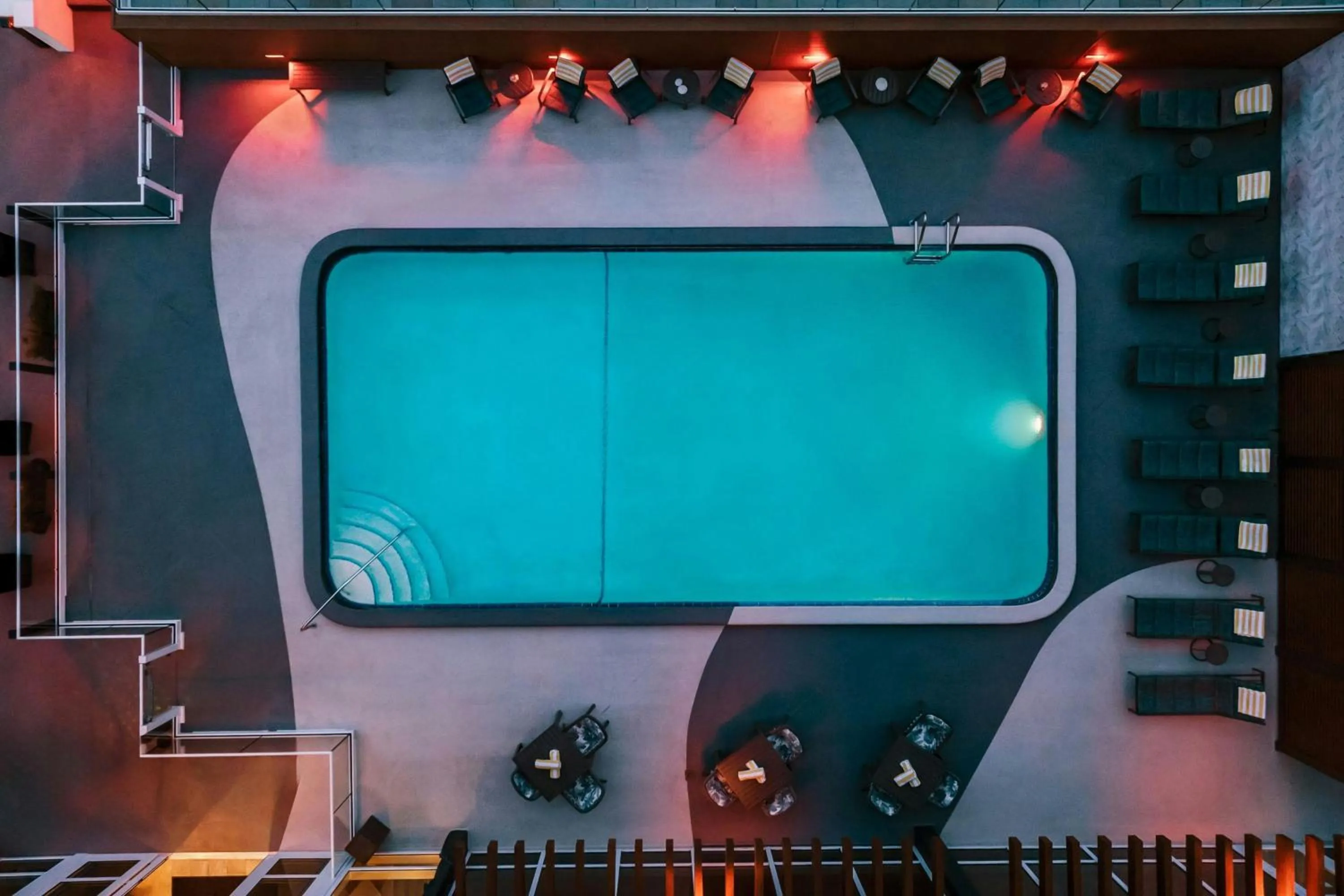 Swimming pool in Courtyard by Marriott Oceanside Fort Lauderdale Beach