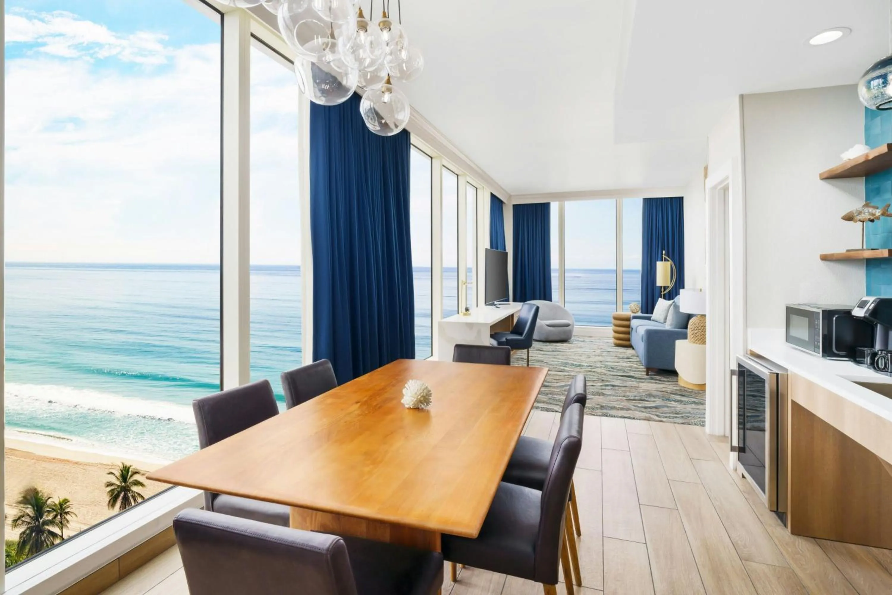 Bedroom in Courtyard by Marriott Oceanside Fort Lauderdale Beach