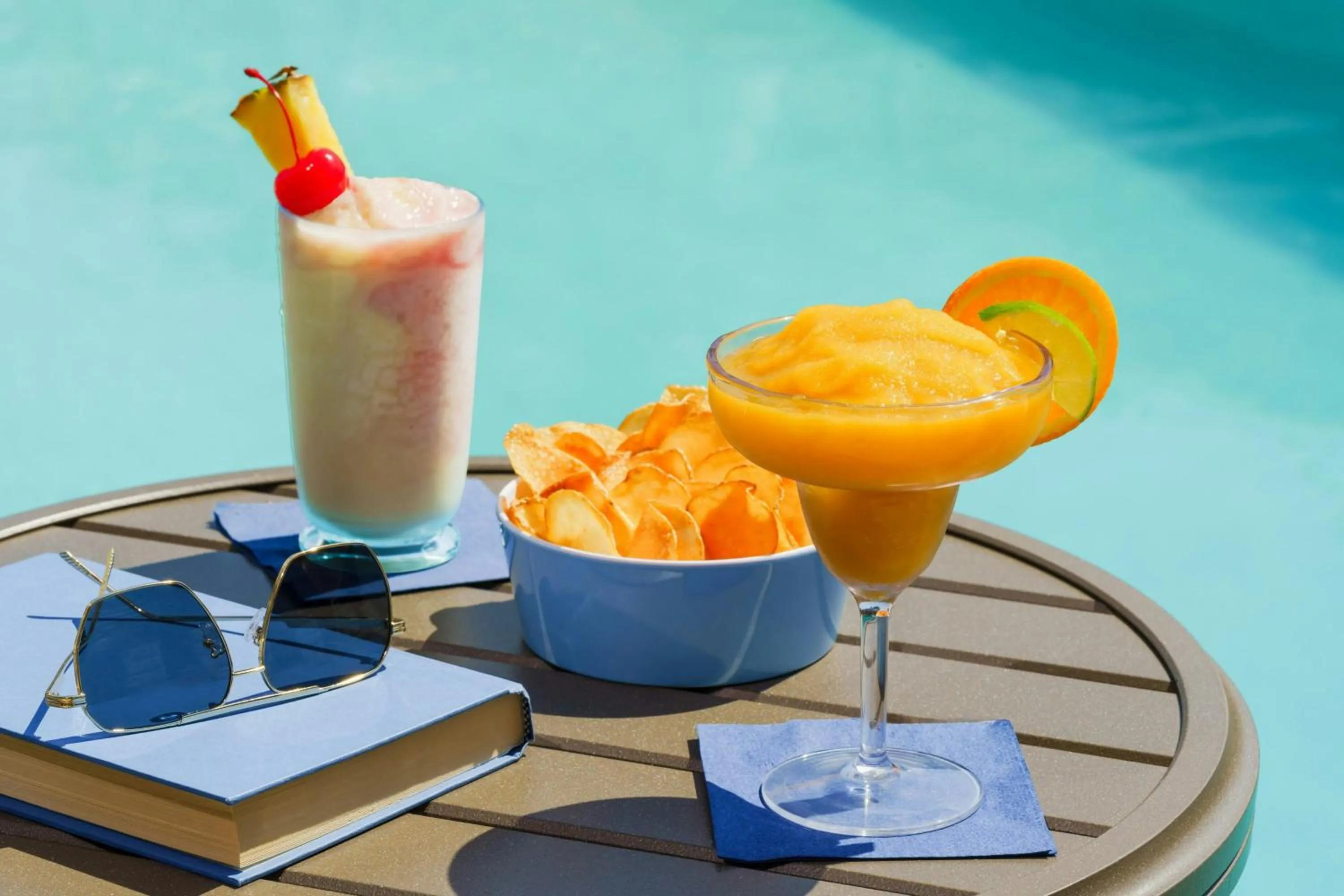 Swimming pool in Courtyard by Marriott Oceanside Fort Lauderdale Beach