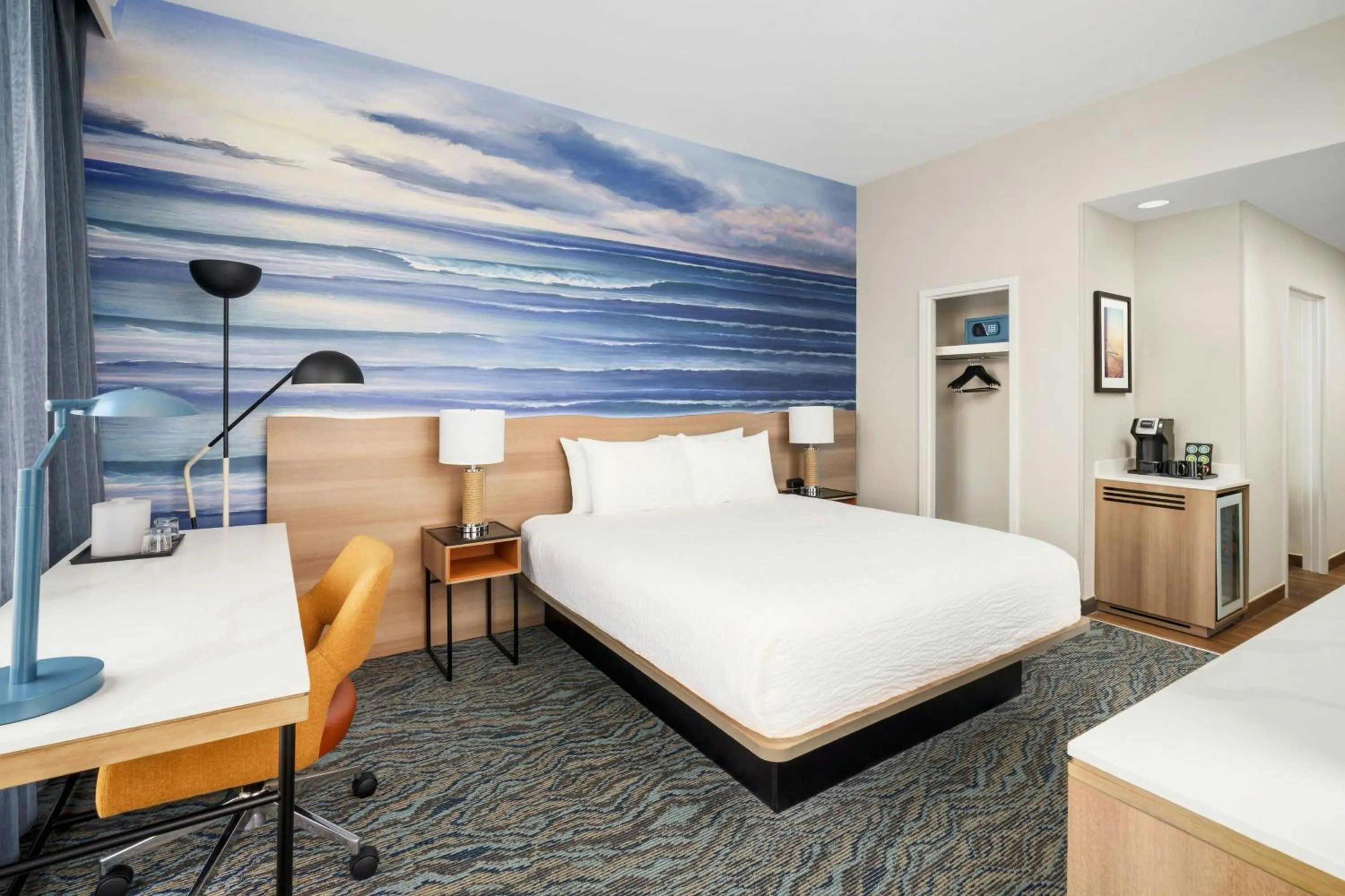 Photo of the whole room, Bed in Courtyard by Marriott Oceanside Fort Lauderdale Beach