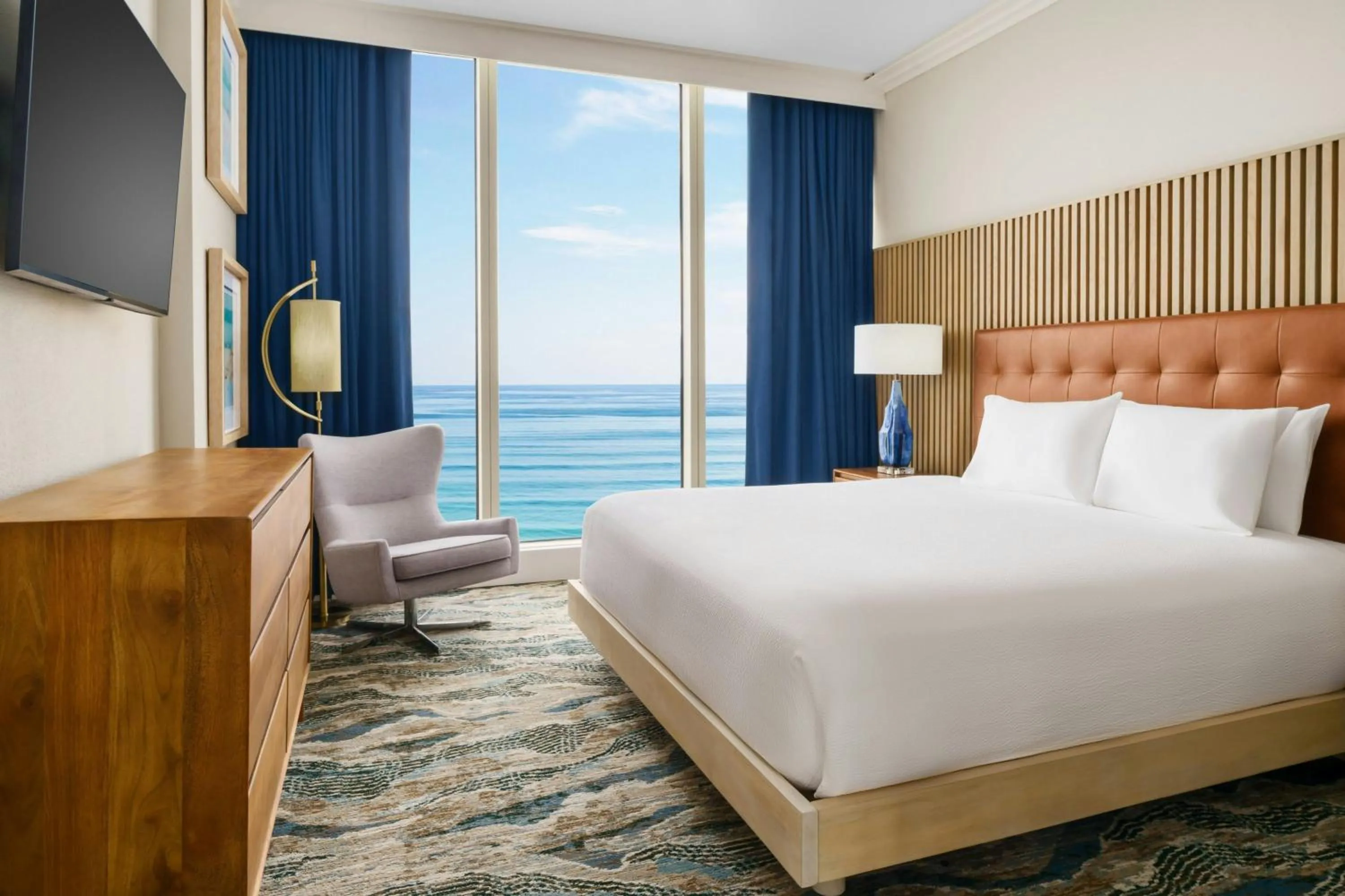 Bedroom, Bed in Courtyard by Marriott Oceanside Fort Lauderdale Beach